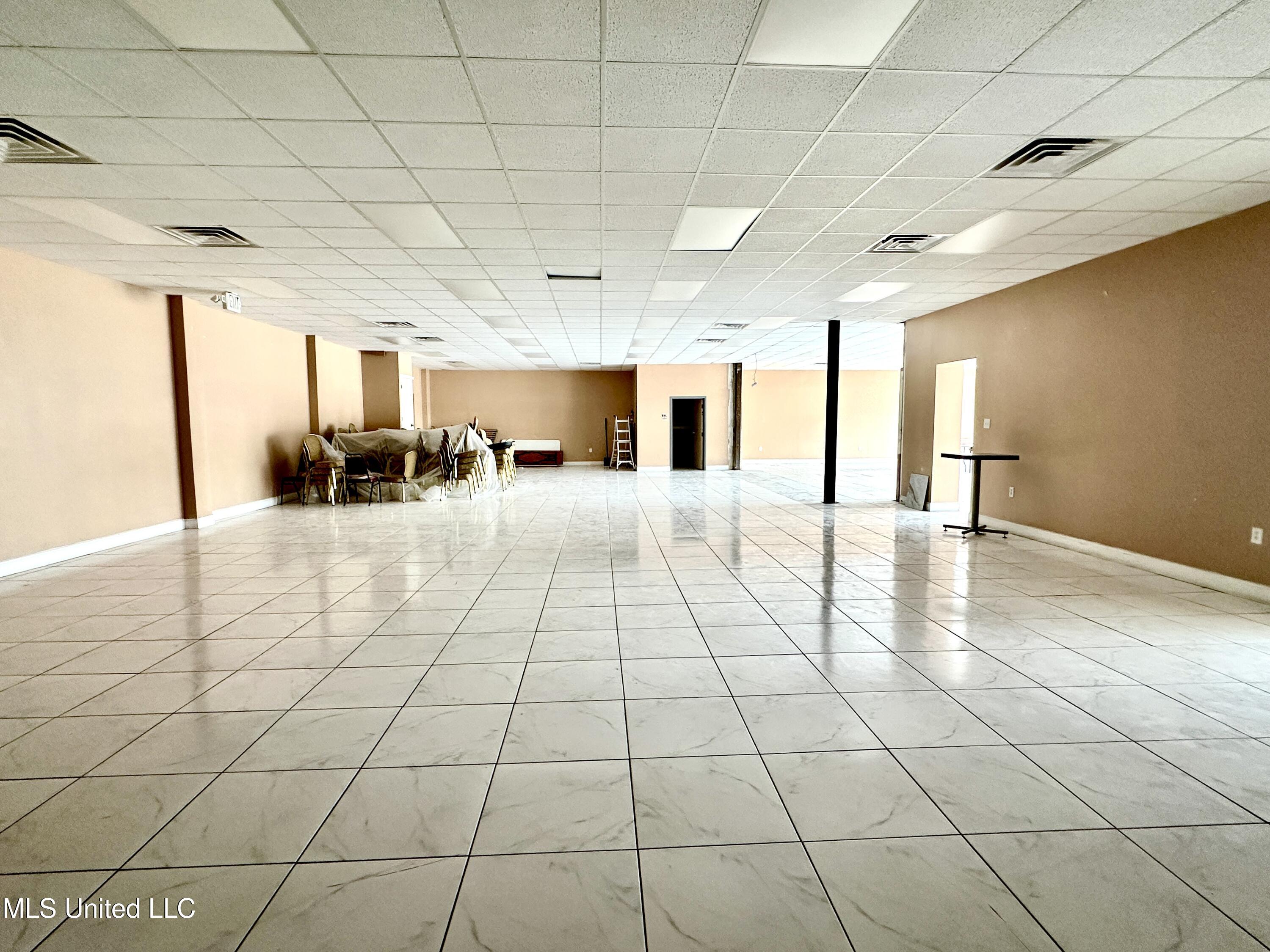 529 W Presley Boulevard Property Photo 6