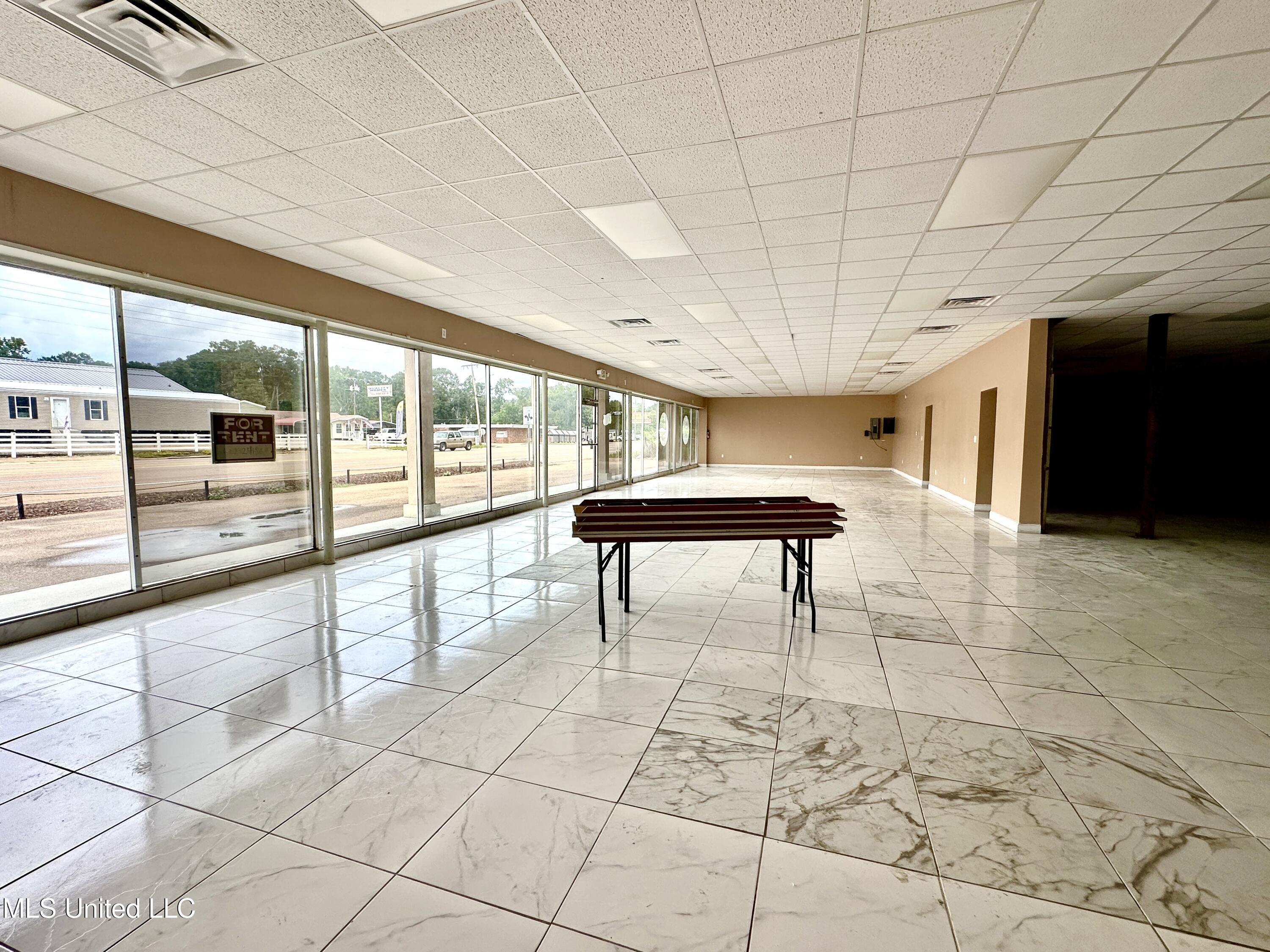 529 W Presley Boulevard Property Photo 7