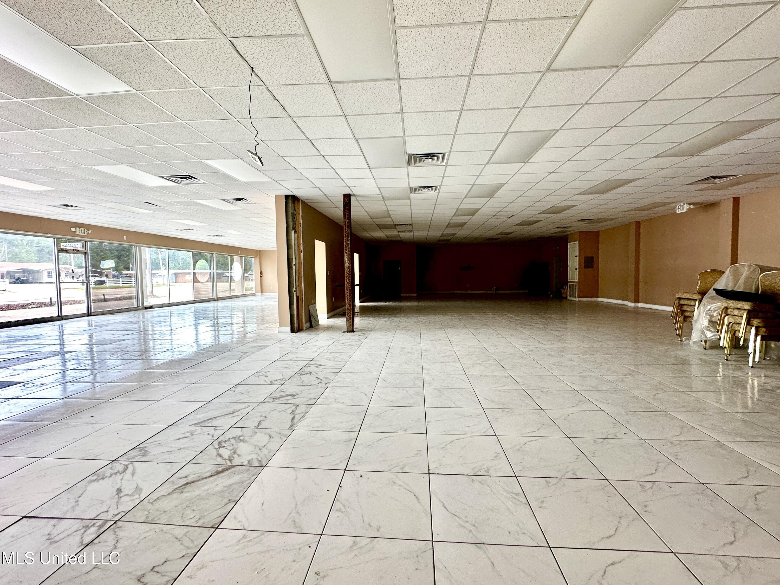 529 W Presley Boulevard Property Photo 8