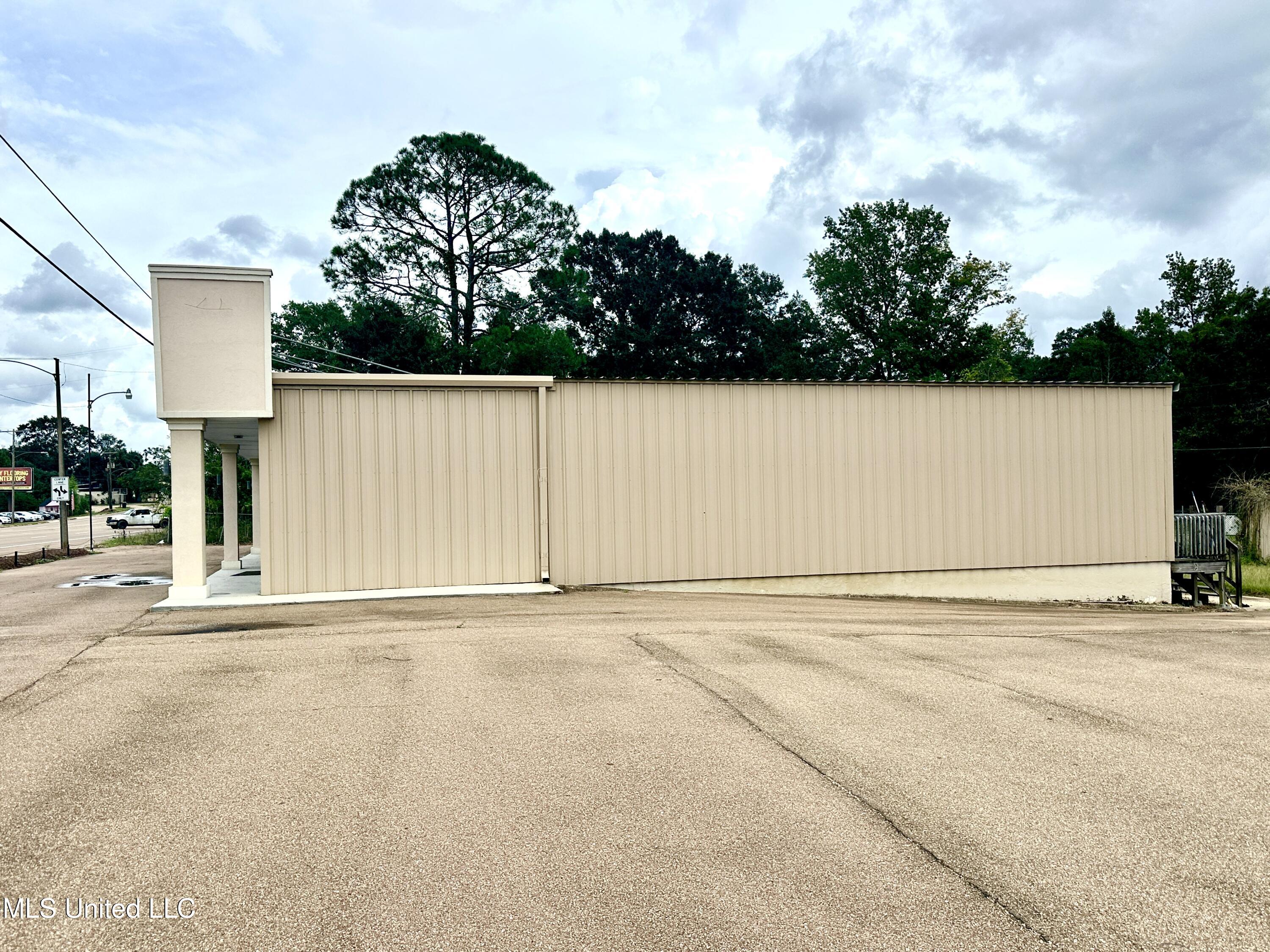 529 W Presley Boulevard Property Photo 10