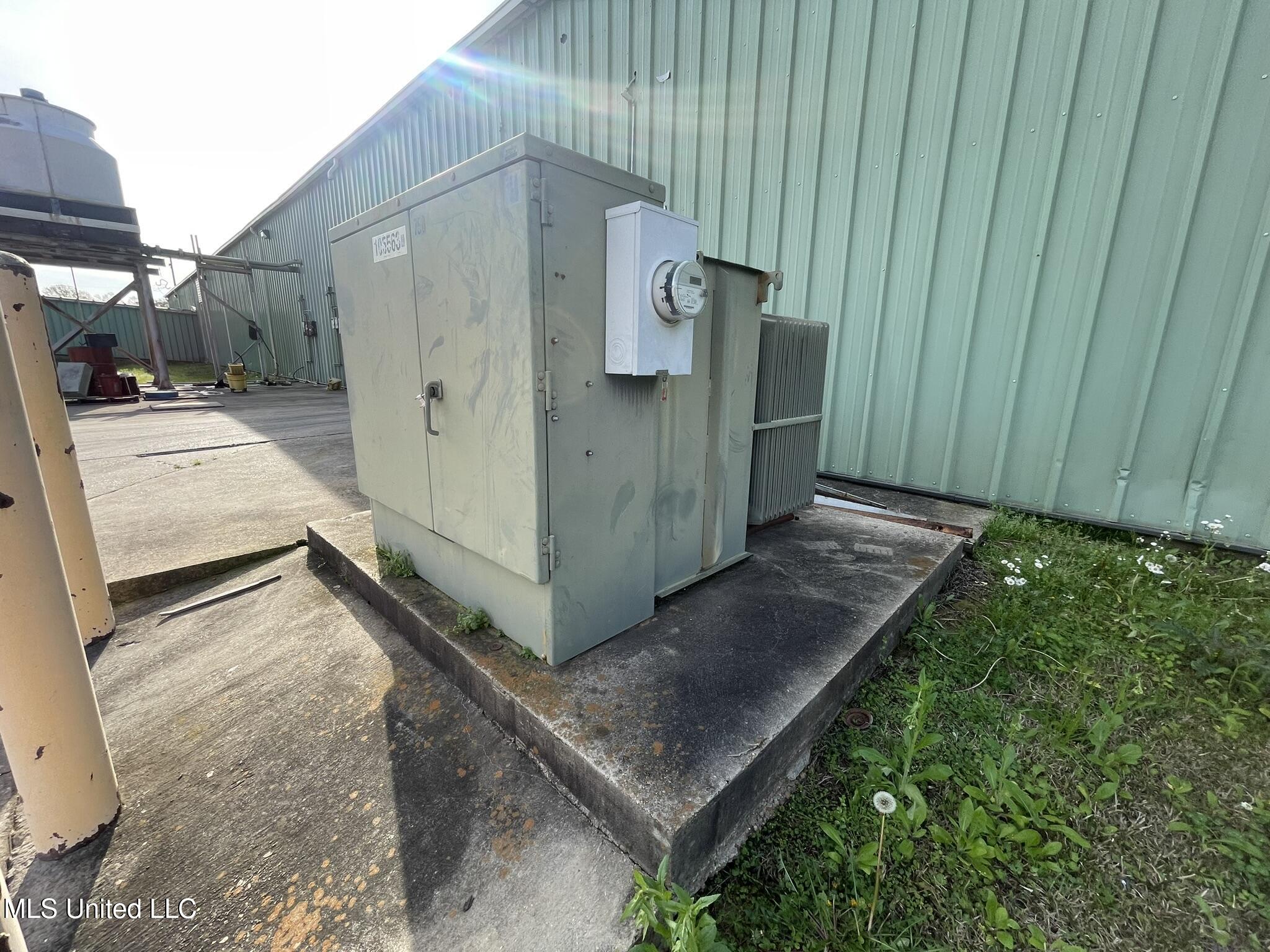 120 St Charles Avenue Property Photo 4