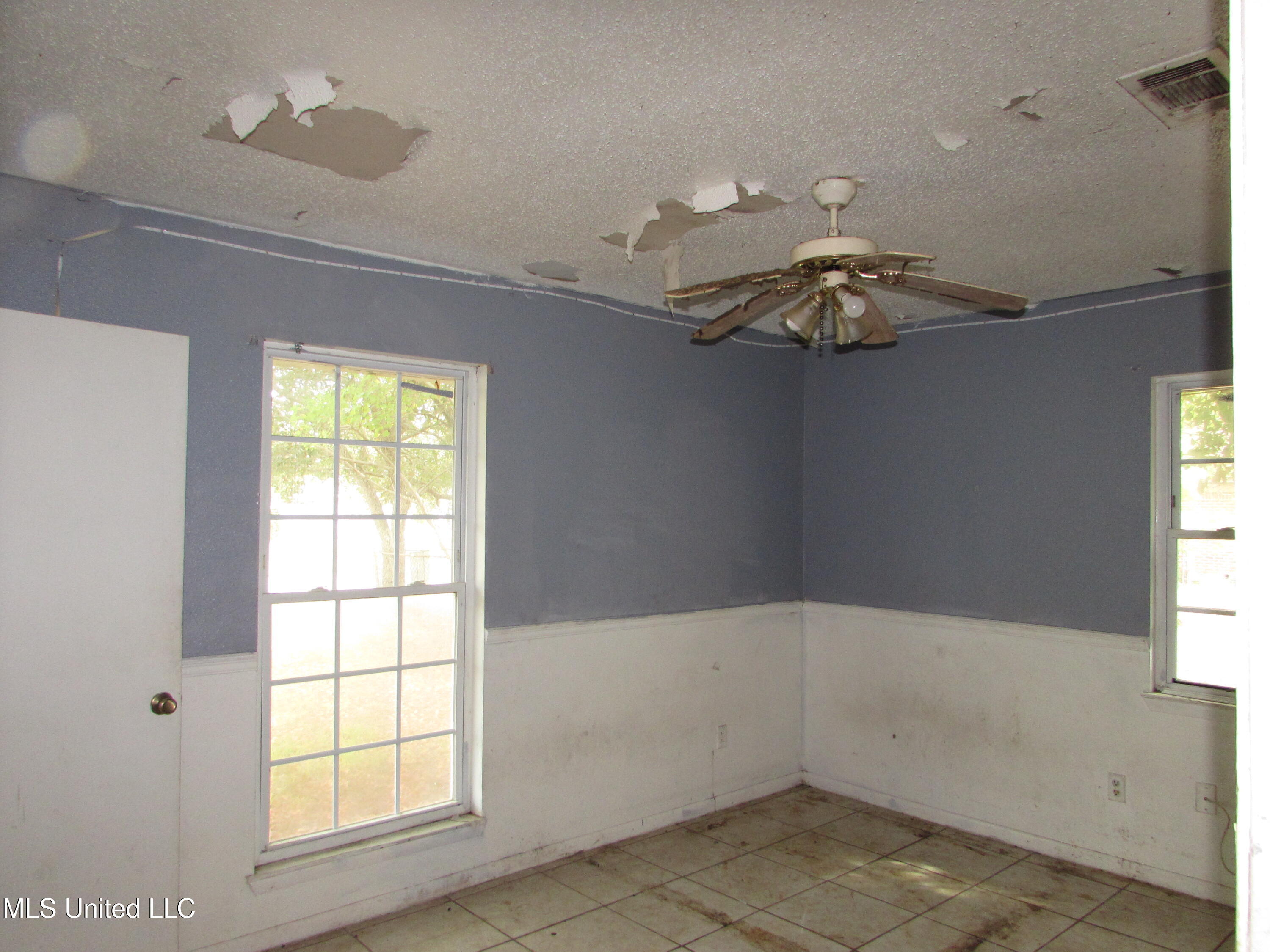 37 Pembrook Circle Property Photo 9