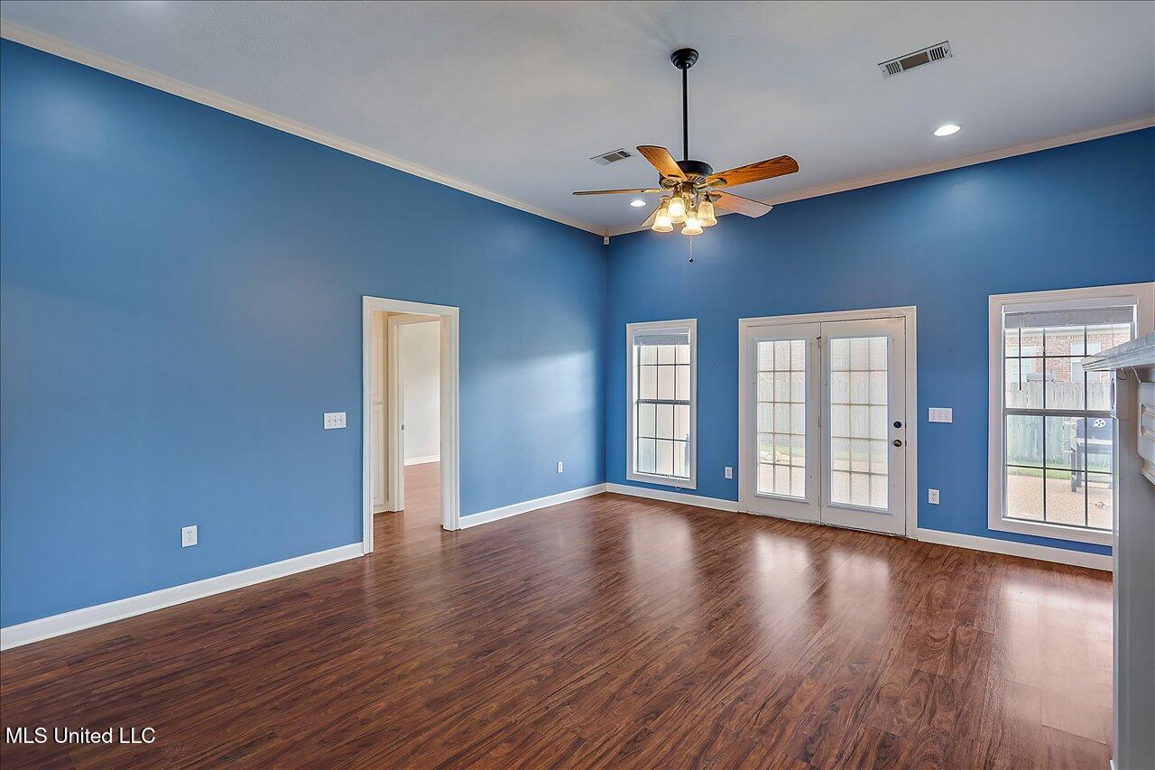 108 Turnberry Cove Property Photo 6