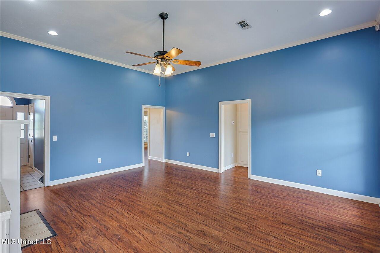 108 Turnberry Cove Property Photo 9