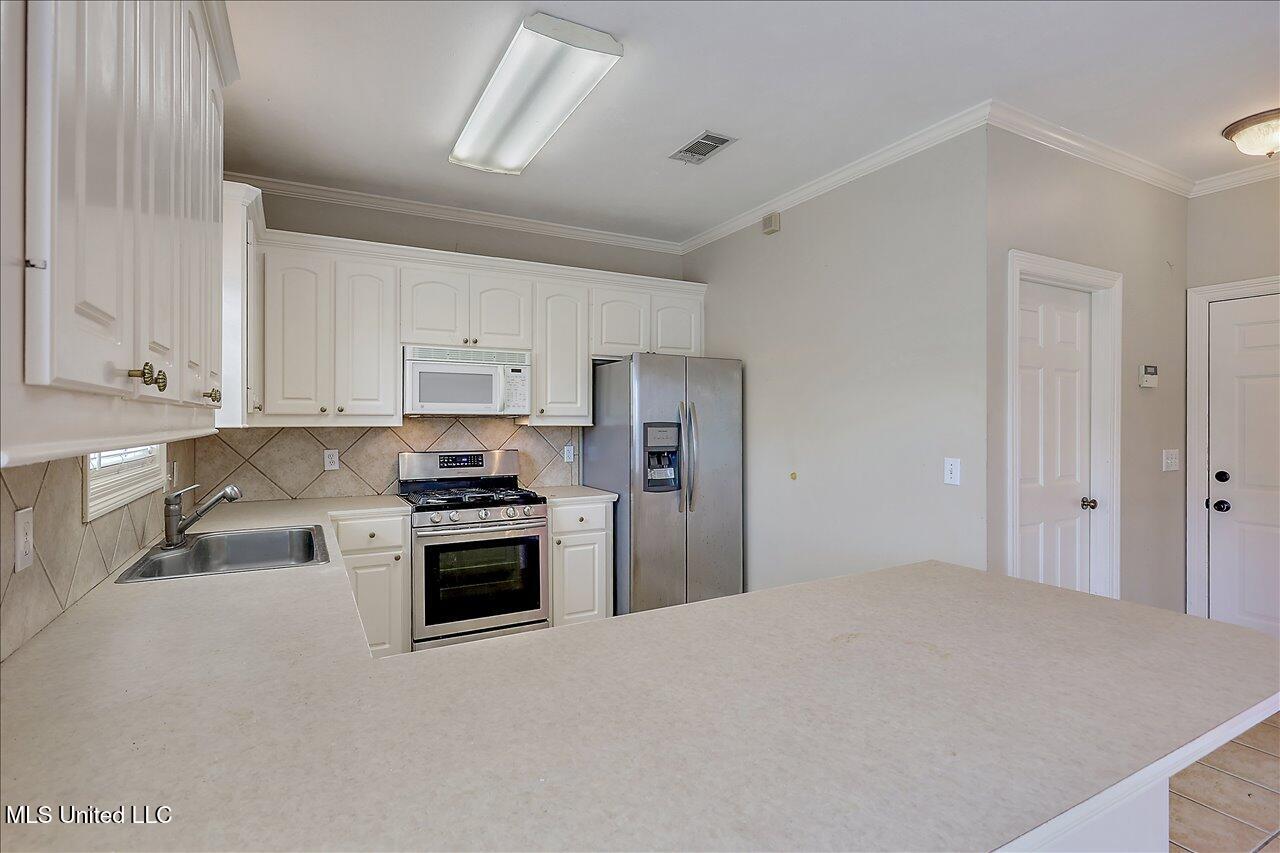 108 Turnberry Cove Property Photo 11