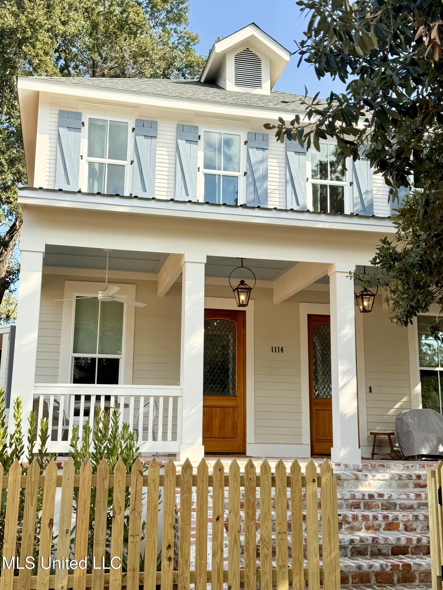 1114 33rd Avenue Property Photo 1