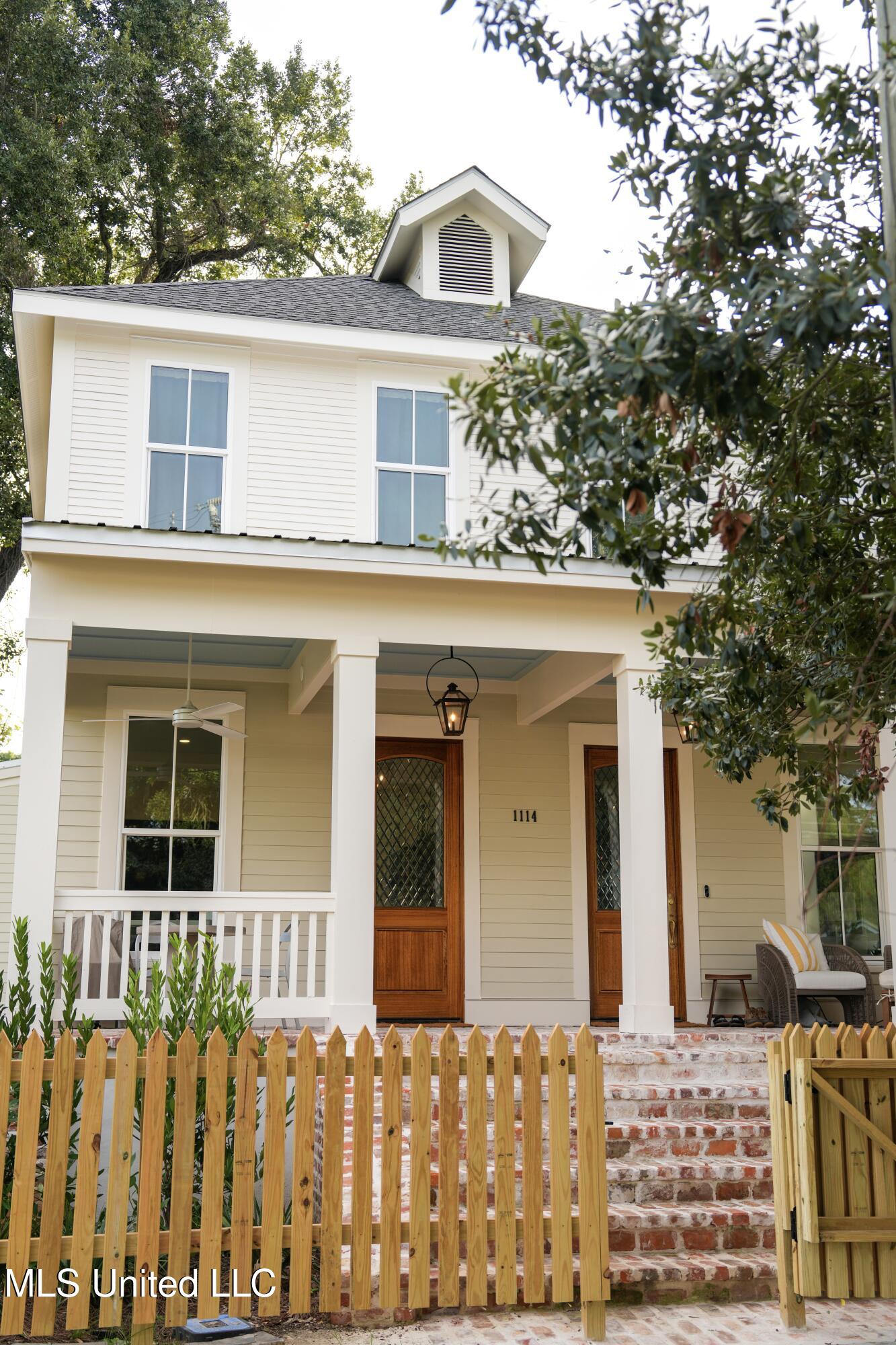 1114 33rd Avenue Property Photo 2