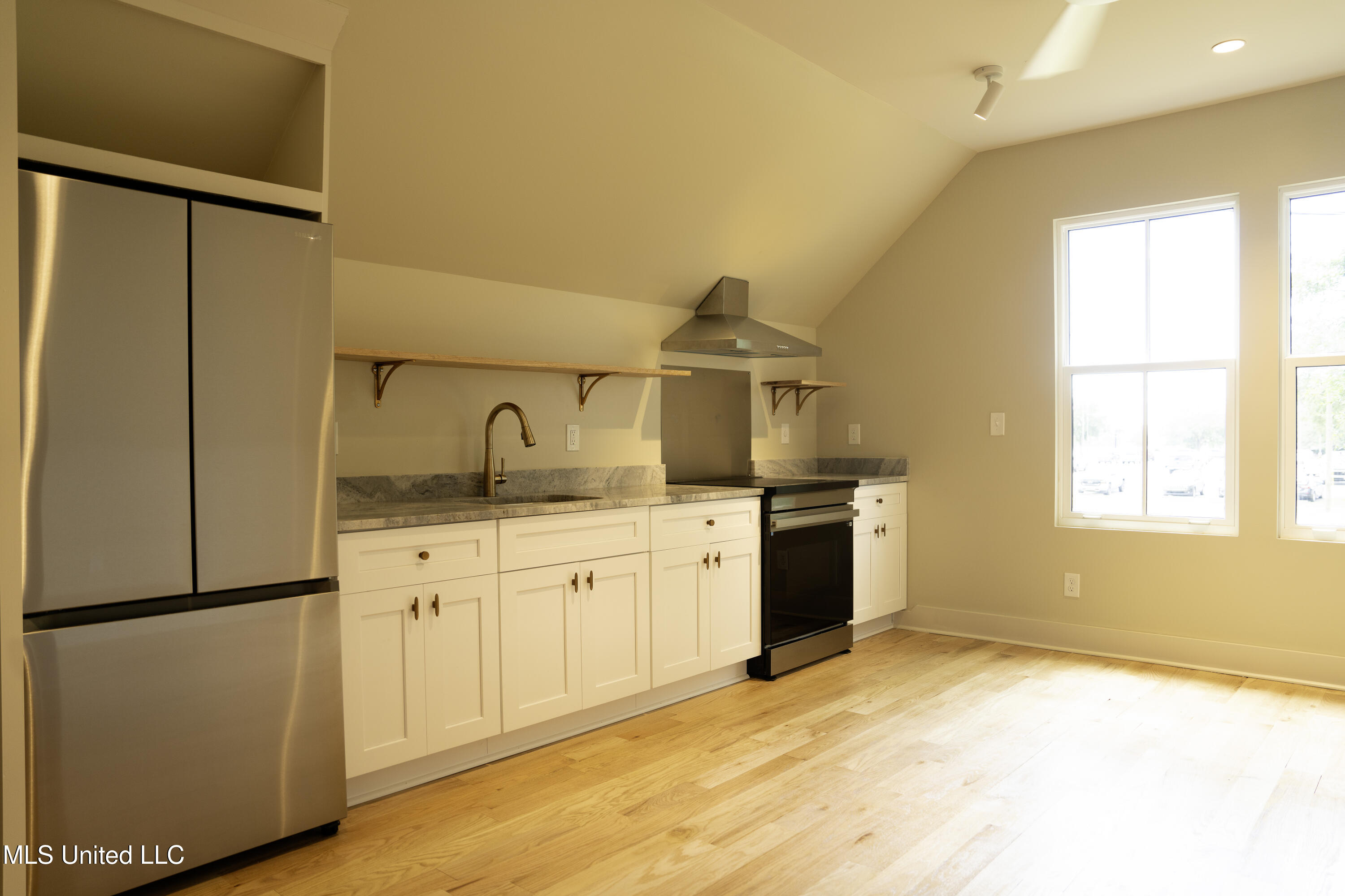 1114 33rd Avenue Property Photo 6