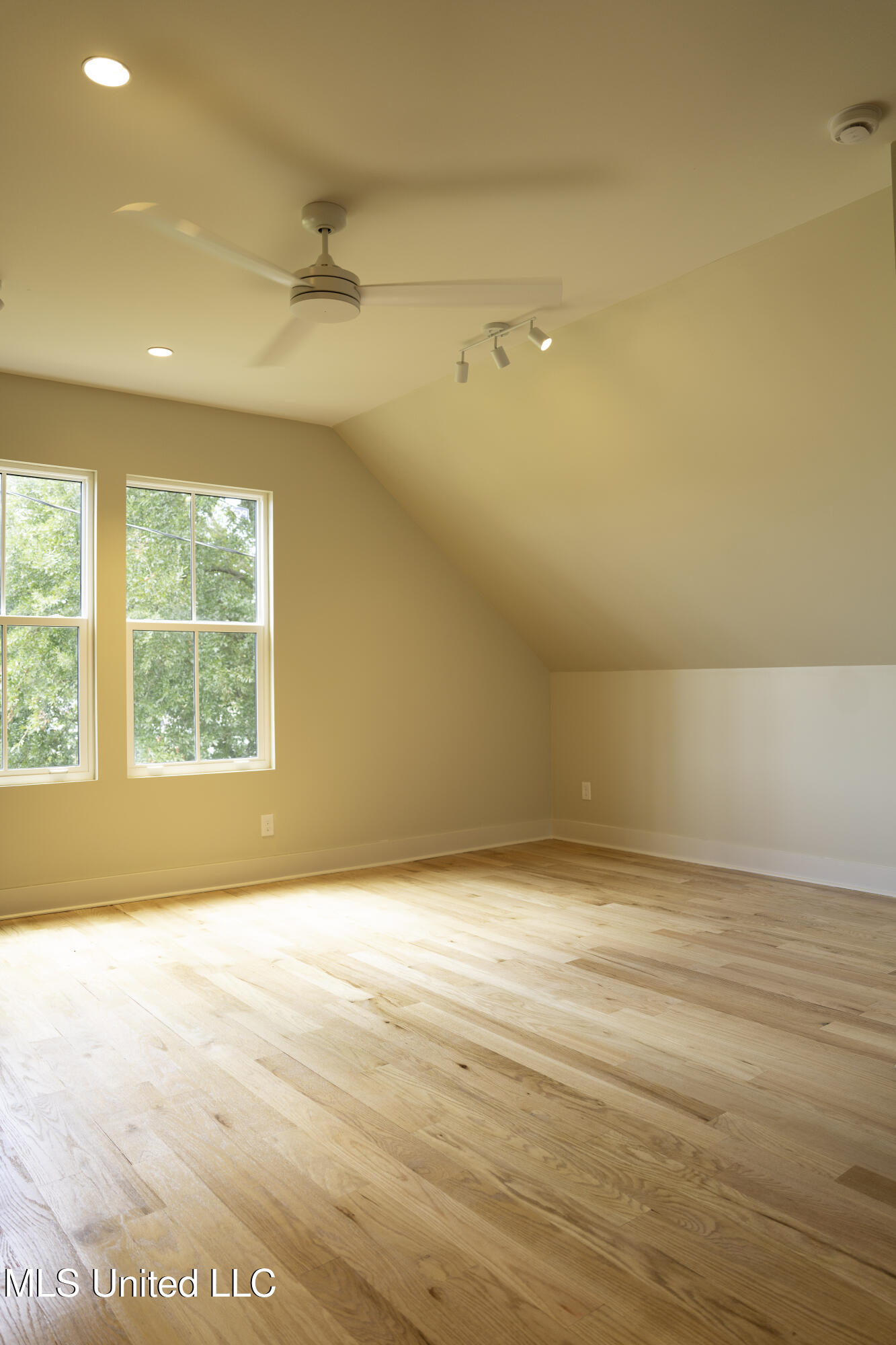 1114 33rd Avenue Property Photo 11