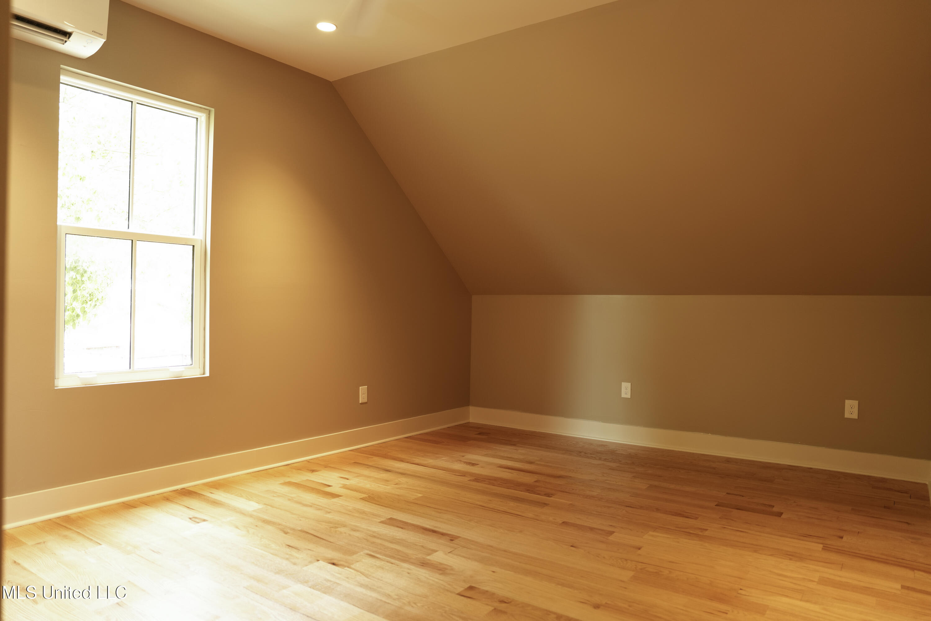 1114 33rd Avenue Property Photo 17