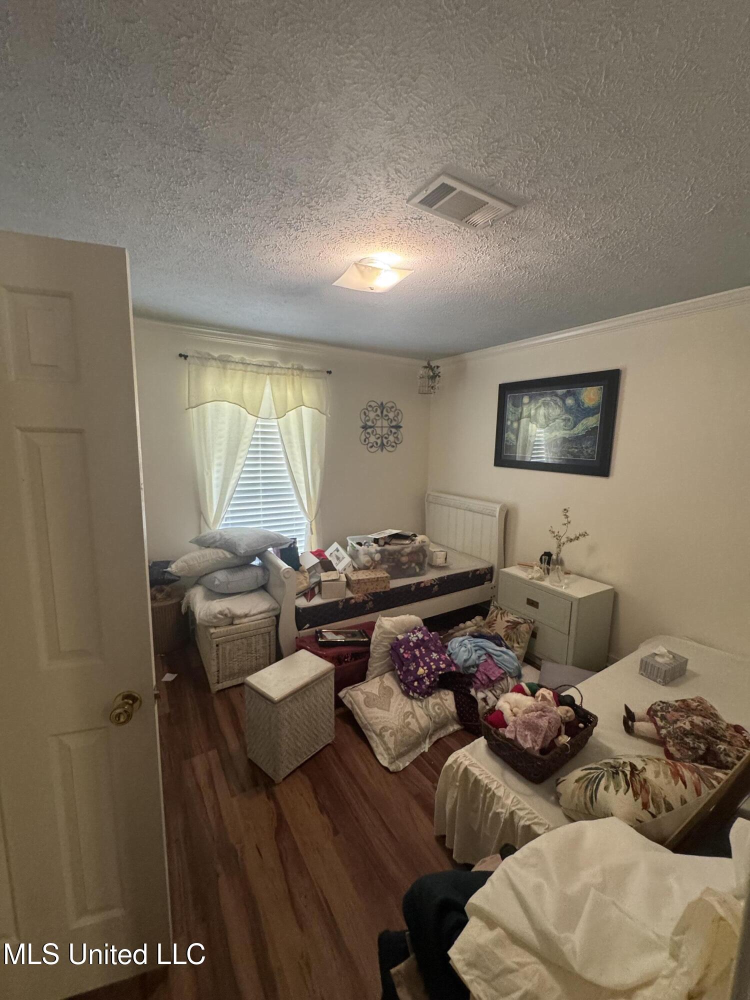 1514 W Flowers Road Property Photo 6