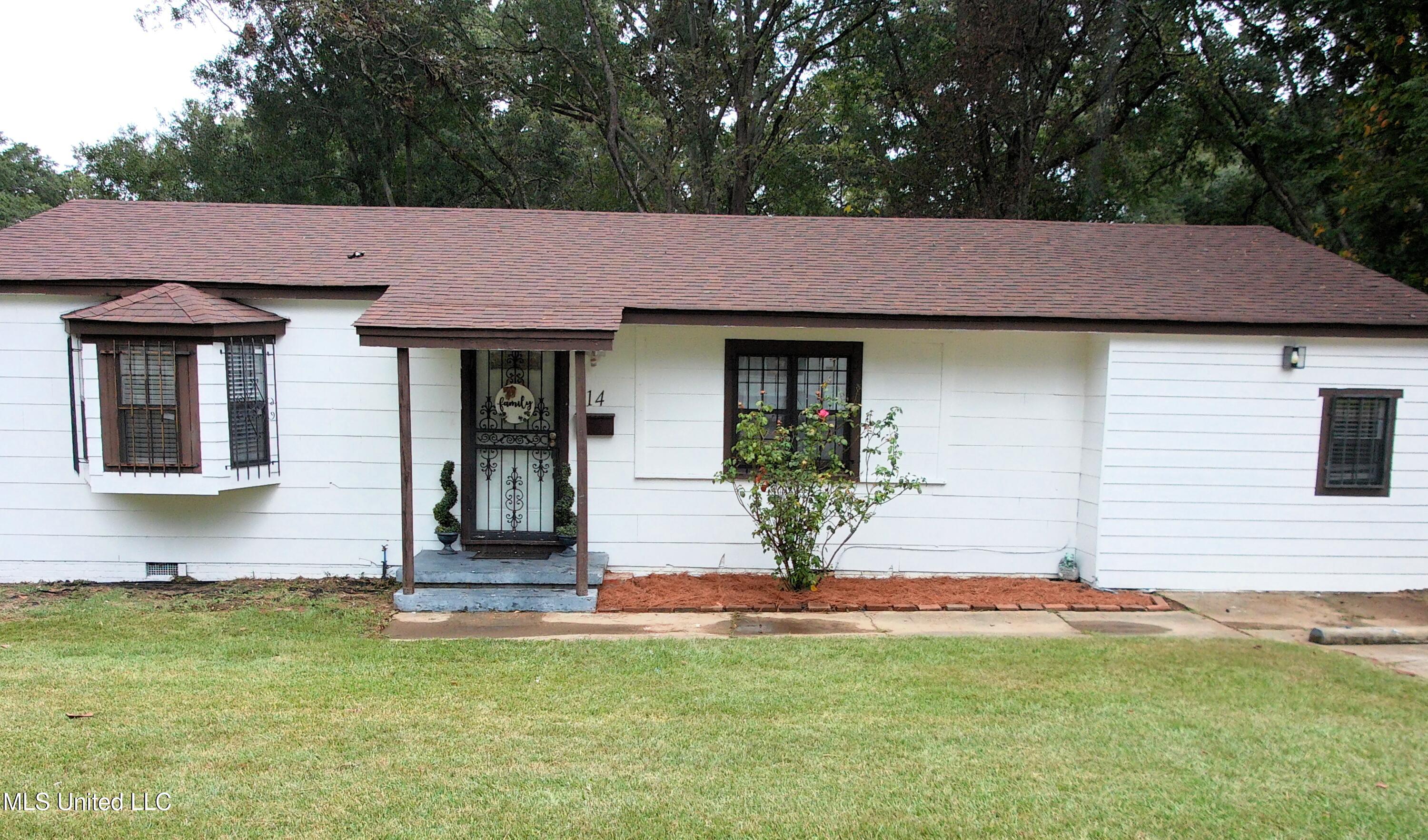 114 Windsor Drive Property Photo 1