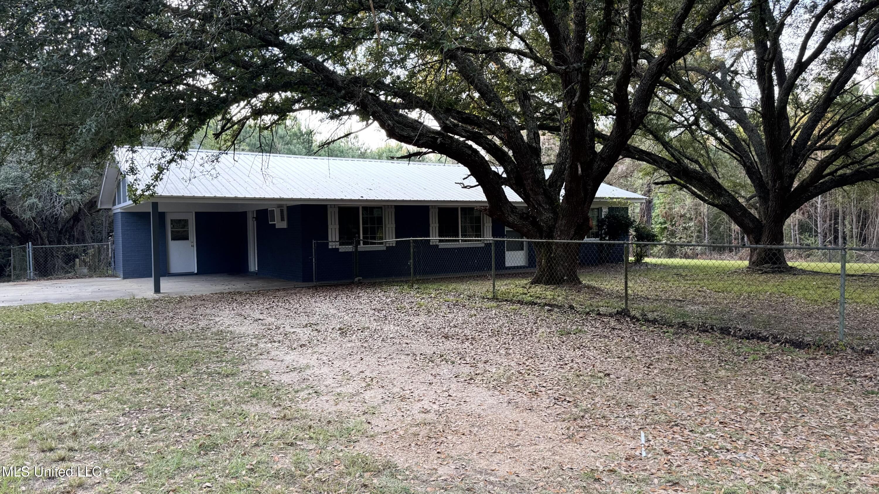 2906 Highway 15 Property Photo 1