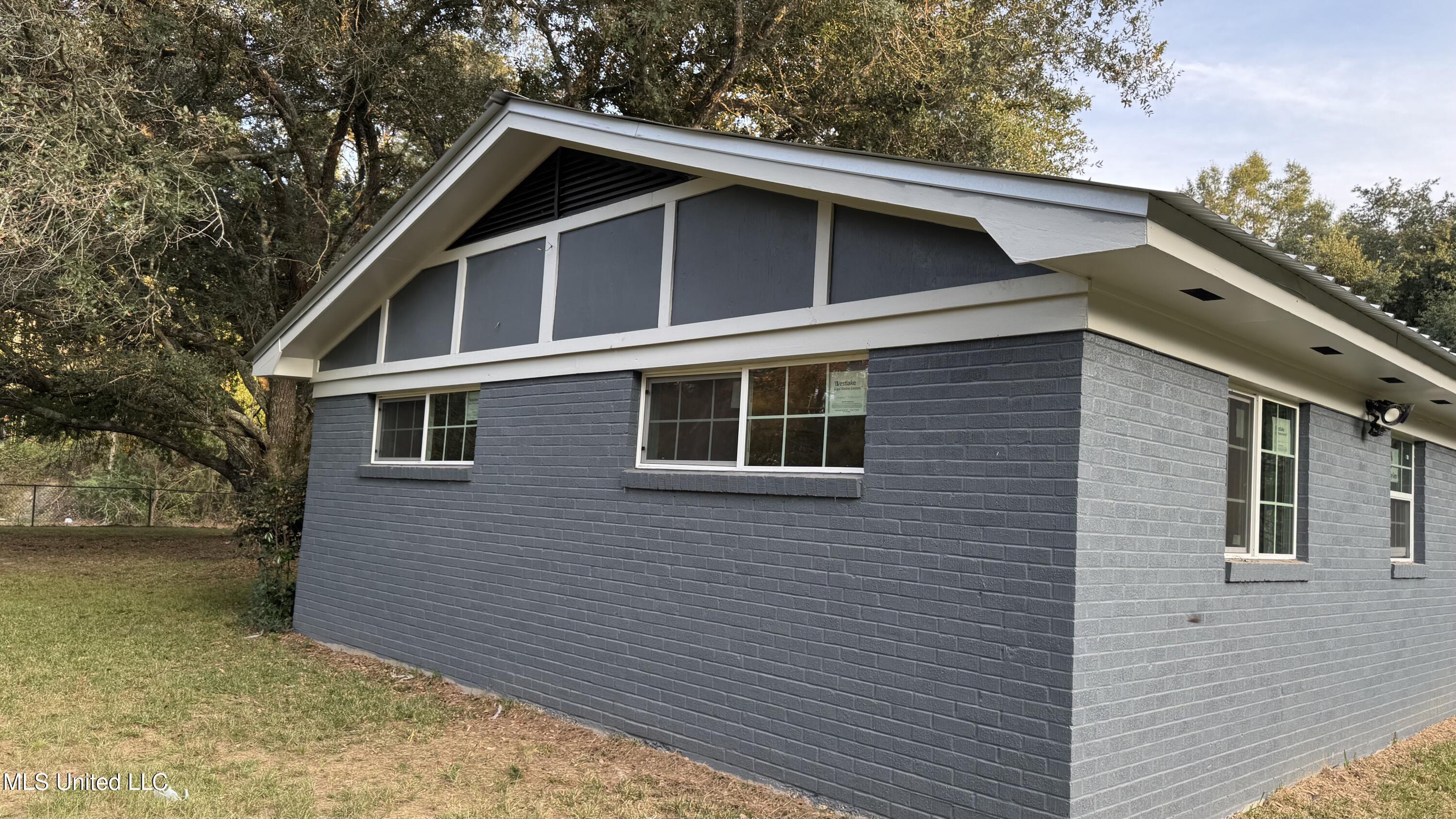 2906 Highway 15 Property Photo 2