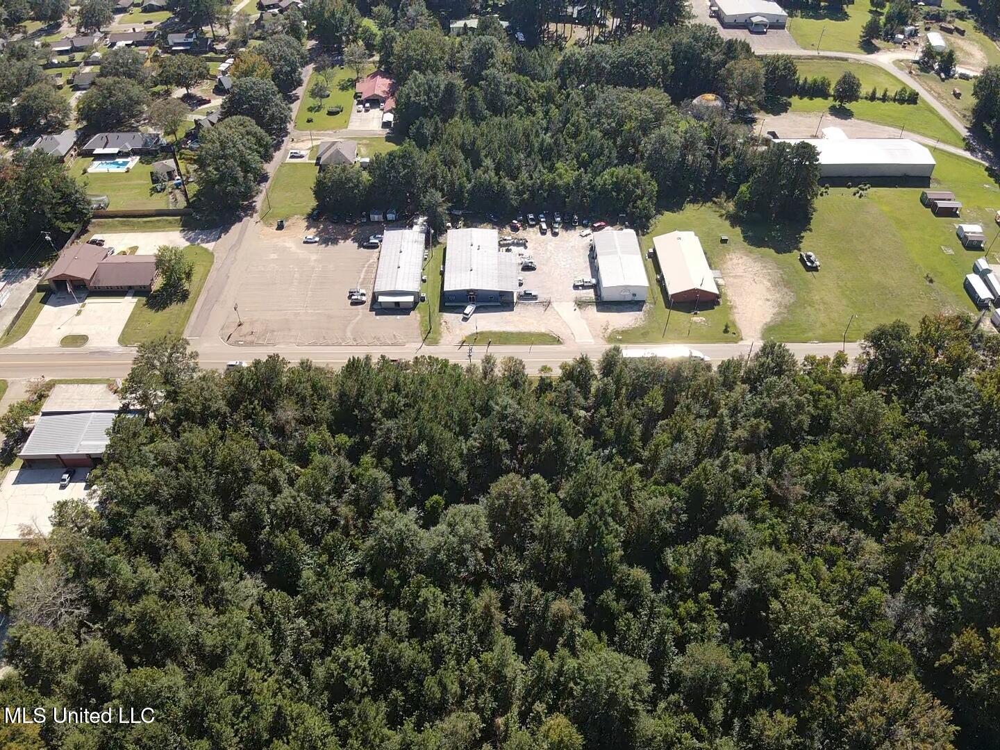 733 Ne Industrial Park Road Property Photo 2