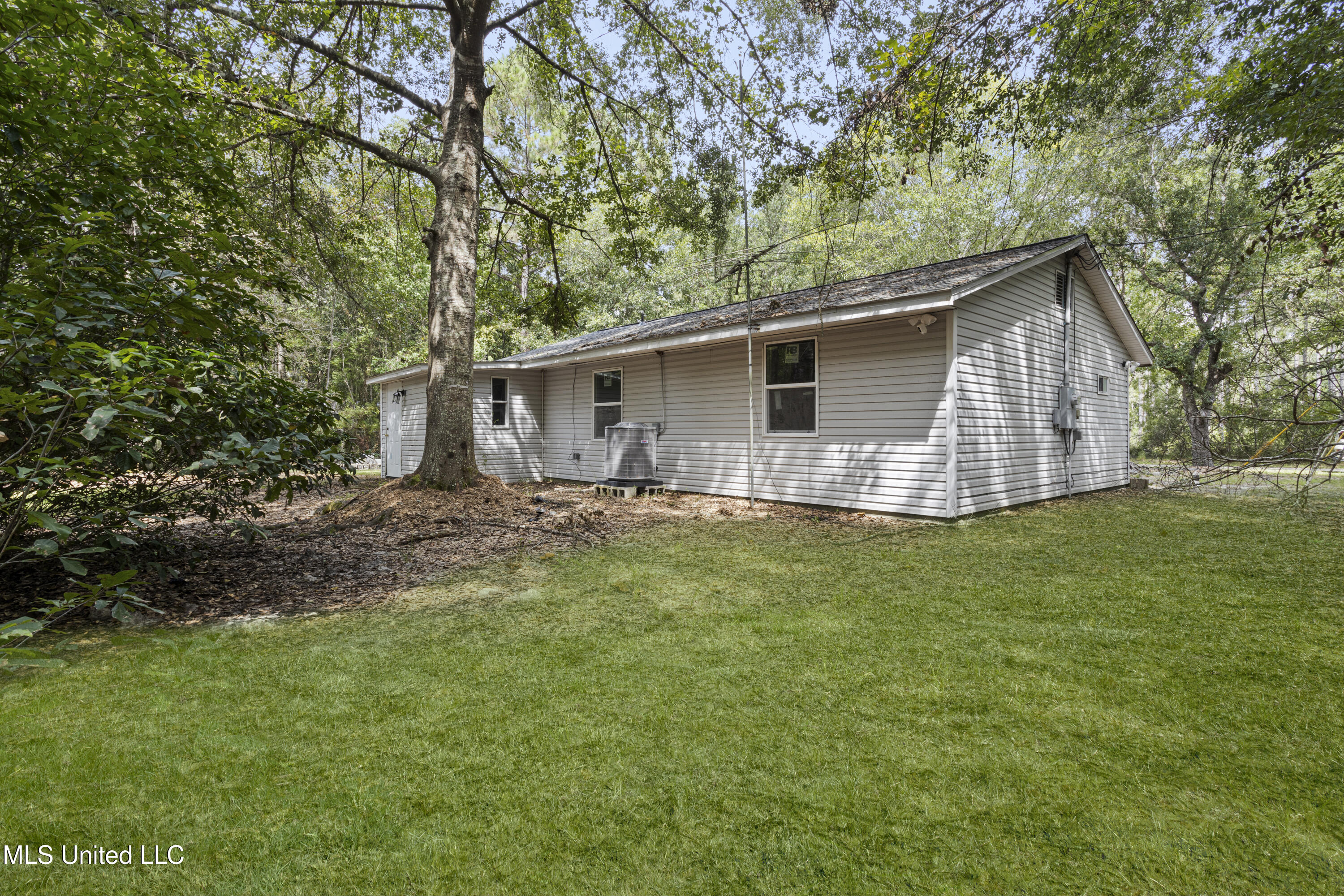 7083 Jefferson Street Property Photo 6