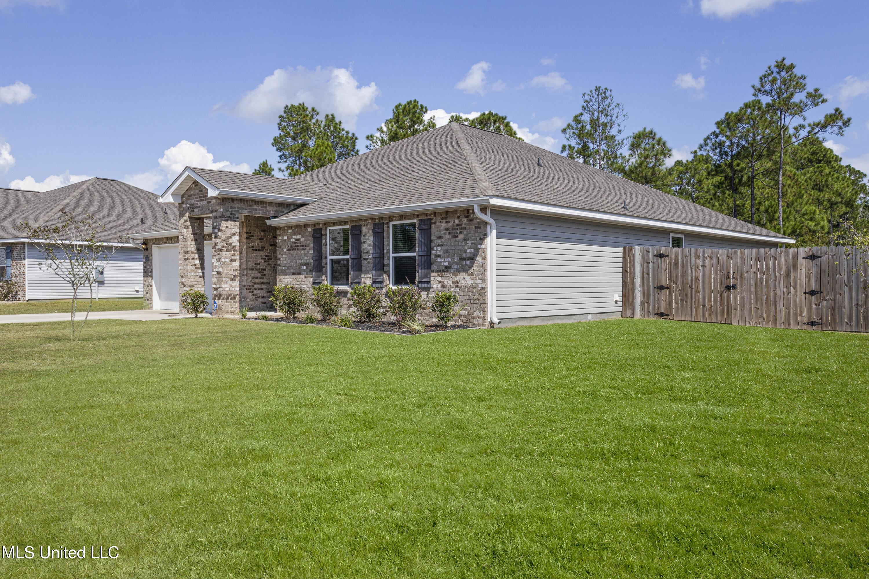 10260 Orchid Magnolia Drive Property Photo 2