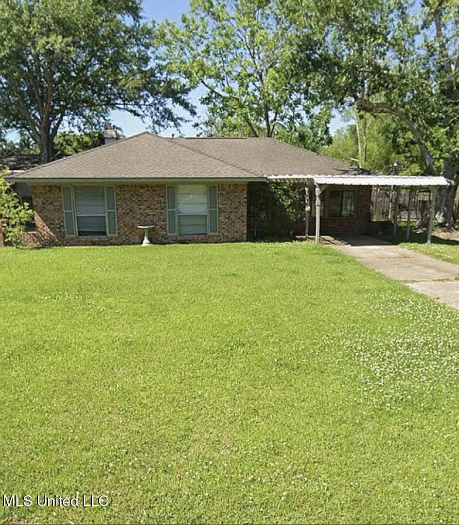 7400 Kentwood Drive Property Photo 1