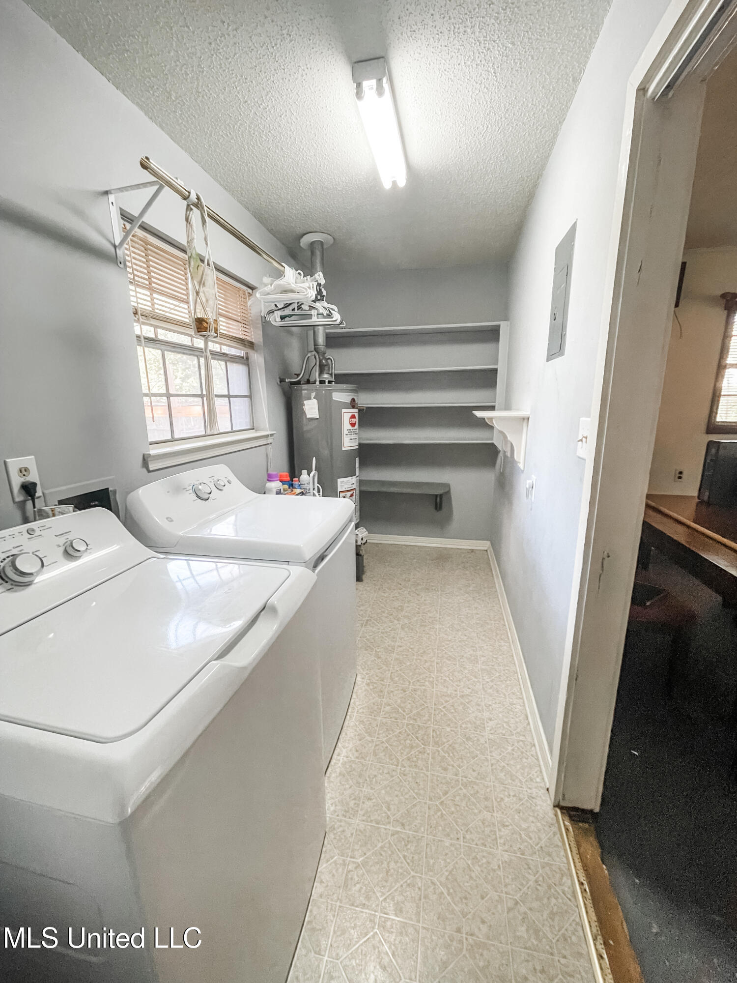 7400 Kentwood Drive Property Photo 3