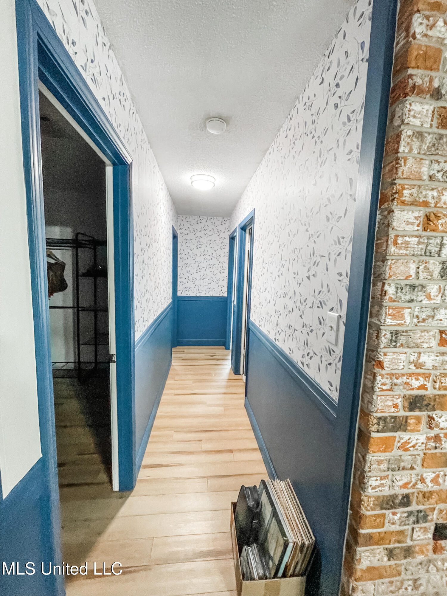 7400 Kentwood Drive Property Photo 4