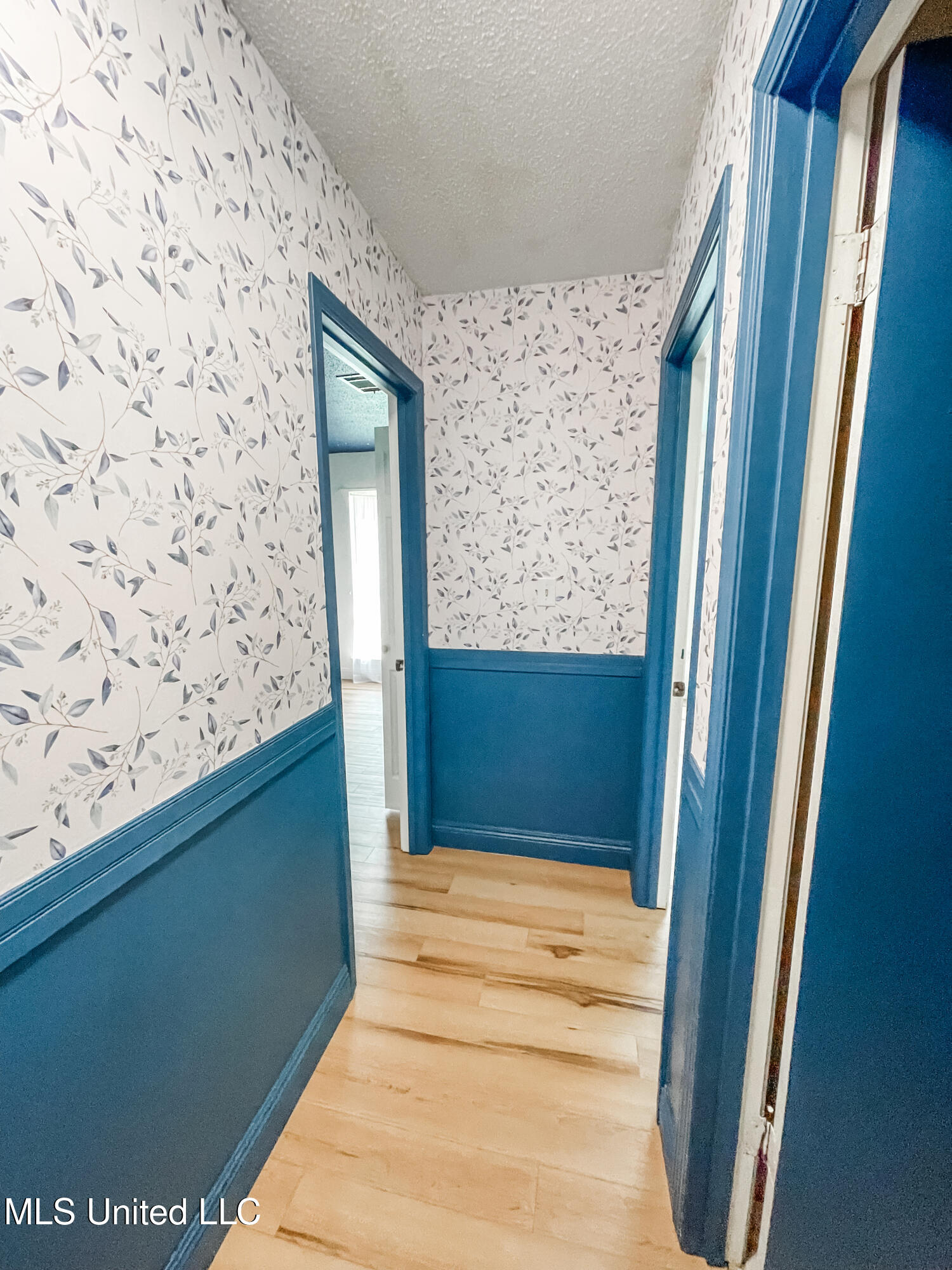 7400 Kentwood Drive Property Photo 5