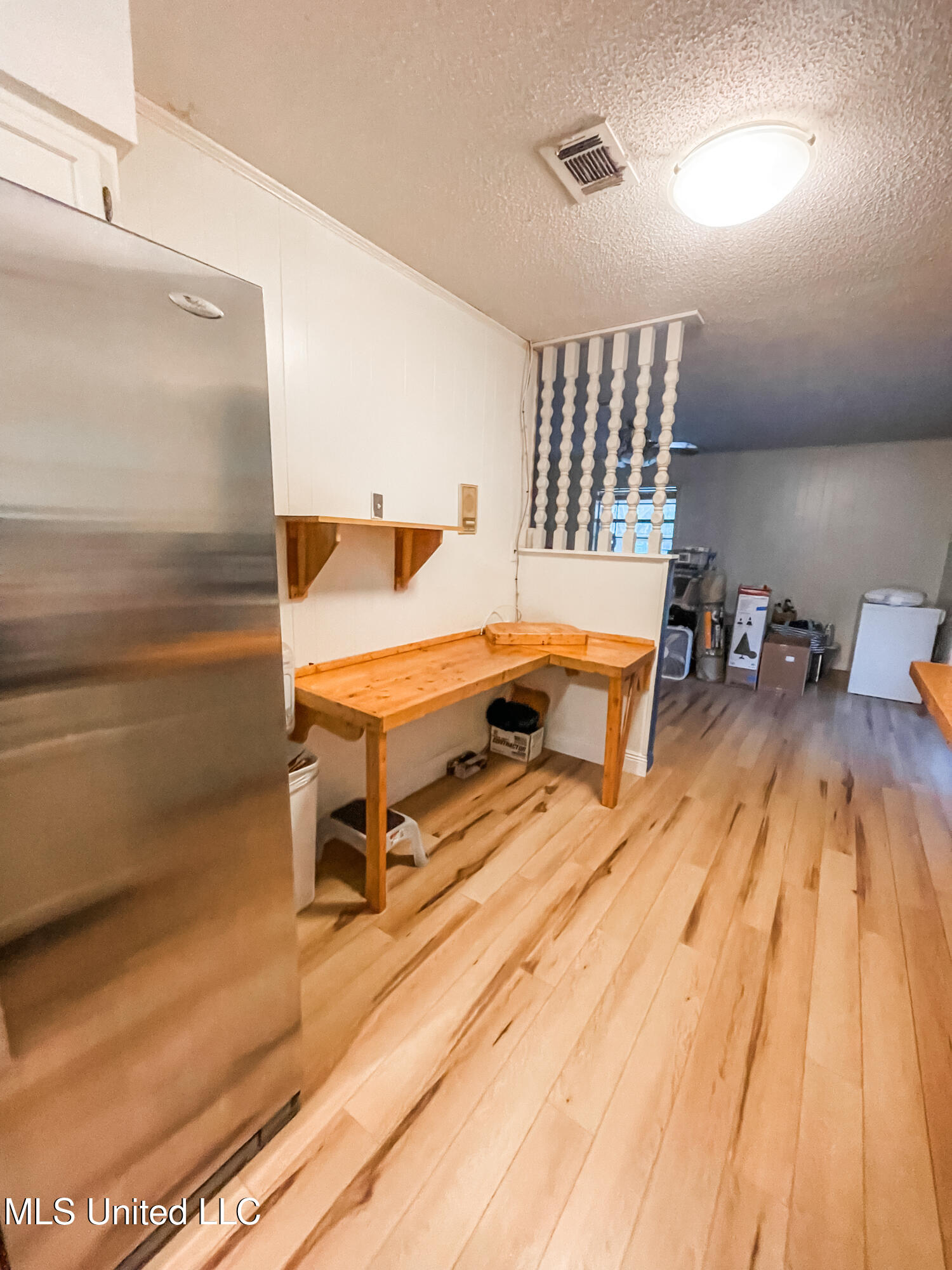 7400 Kentwood Drive Property Photo 7