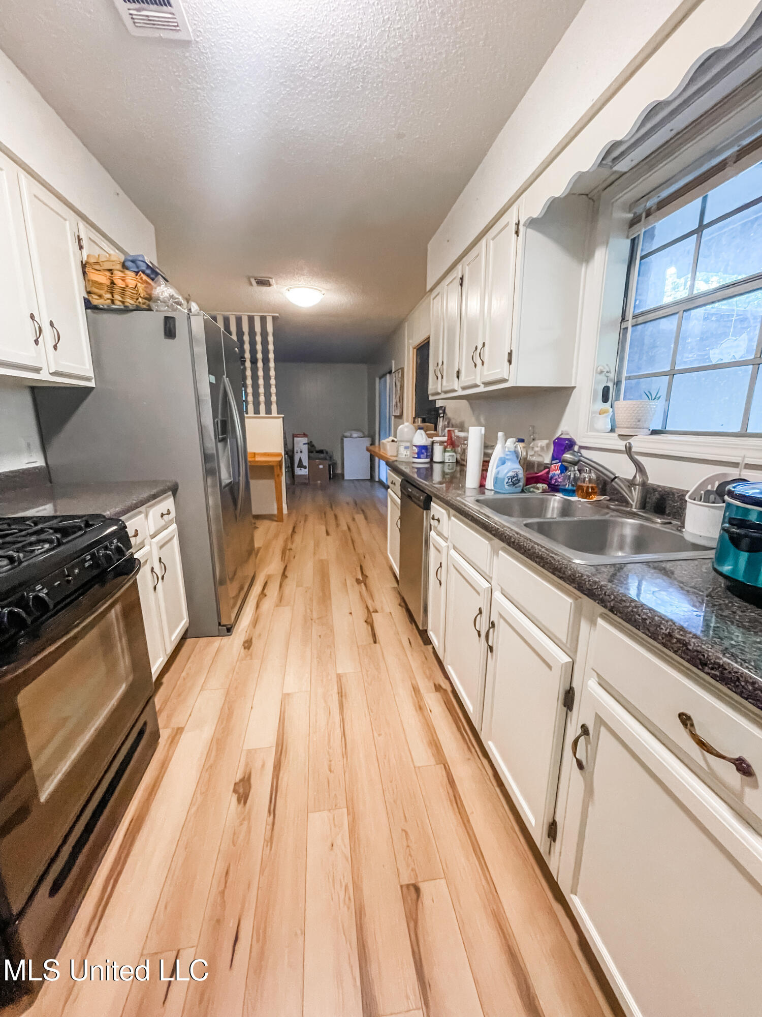 7400 Kentwood Drive Property Photo 8