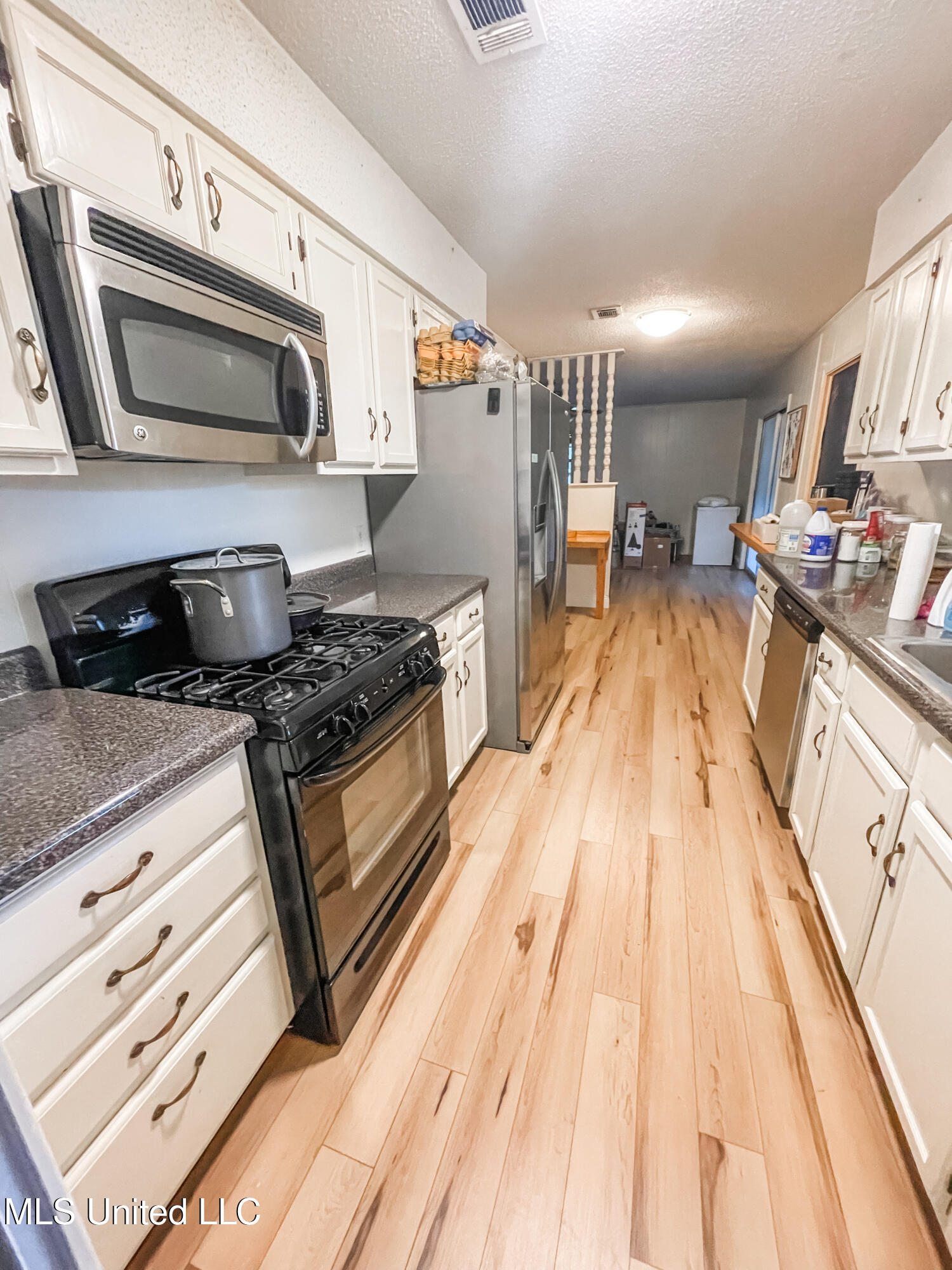 7400 Kentwood Drive Property Photo 10