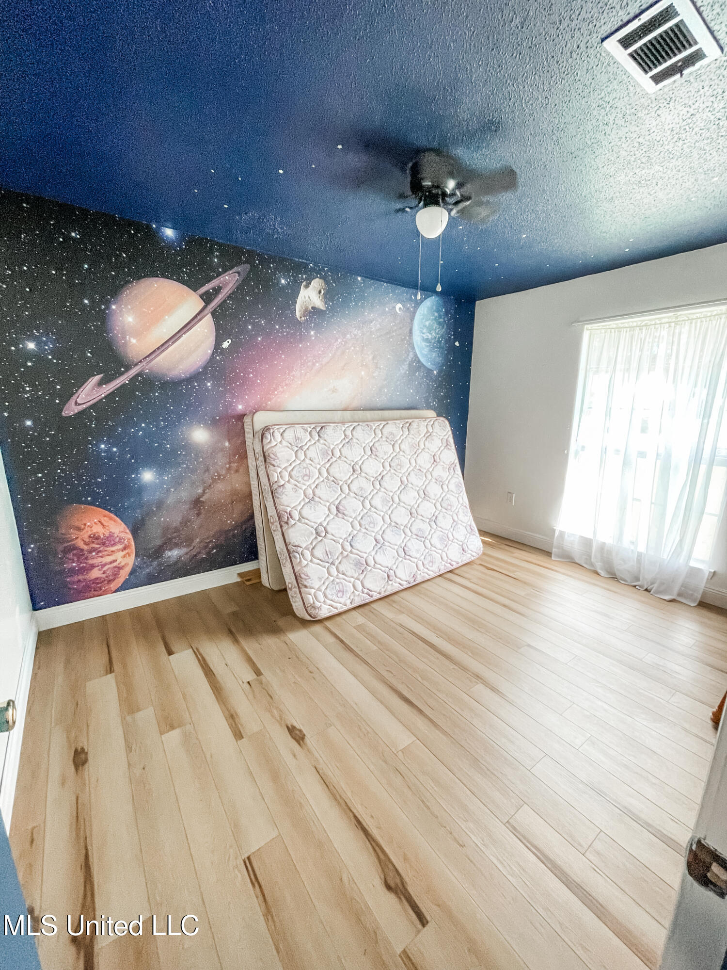 7400 Kentwood Drive Property Photo 12