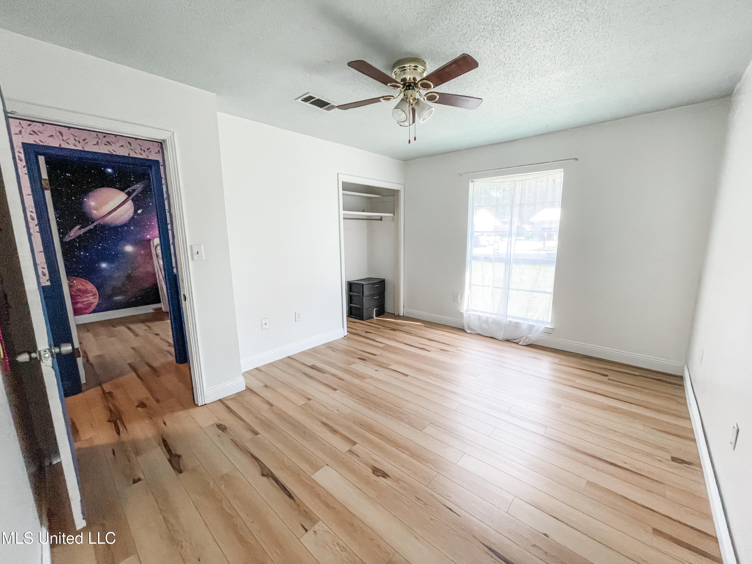 7400 Kentwood Drive Property Photo 13