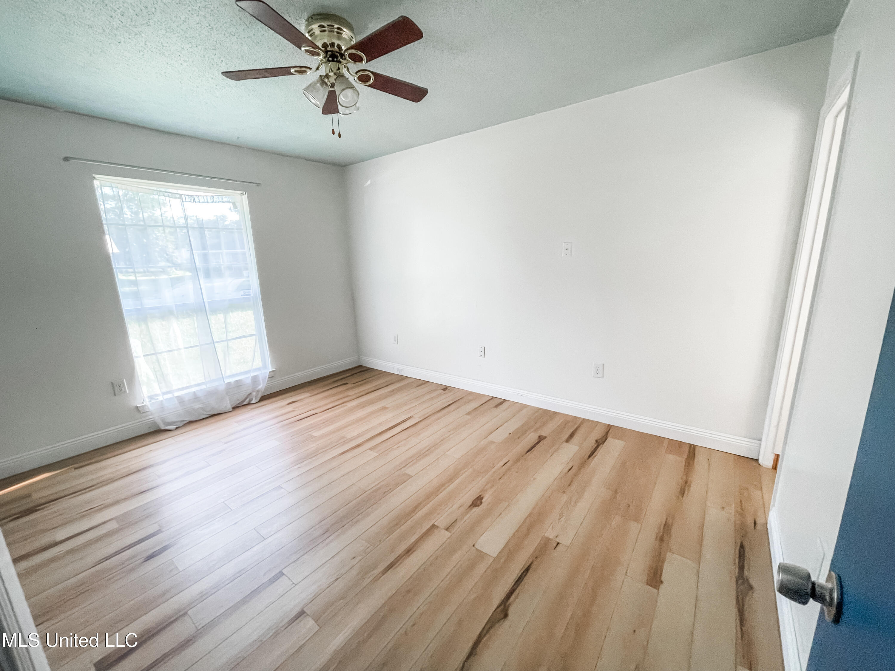 7400 Kentwood Drive Property Photo 14