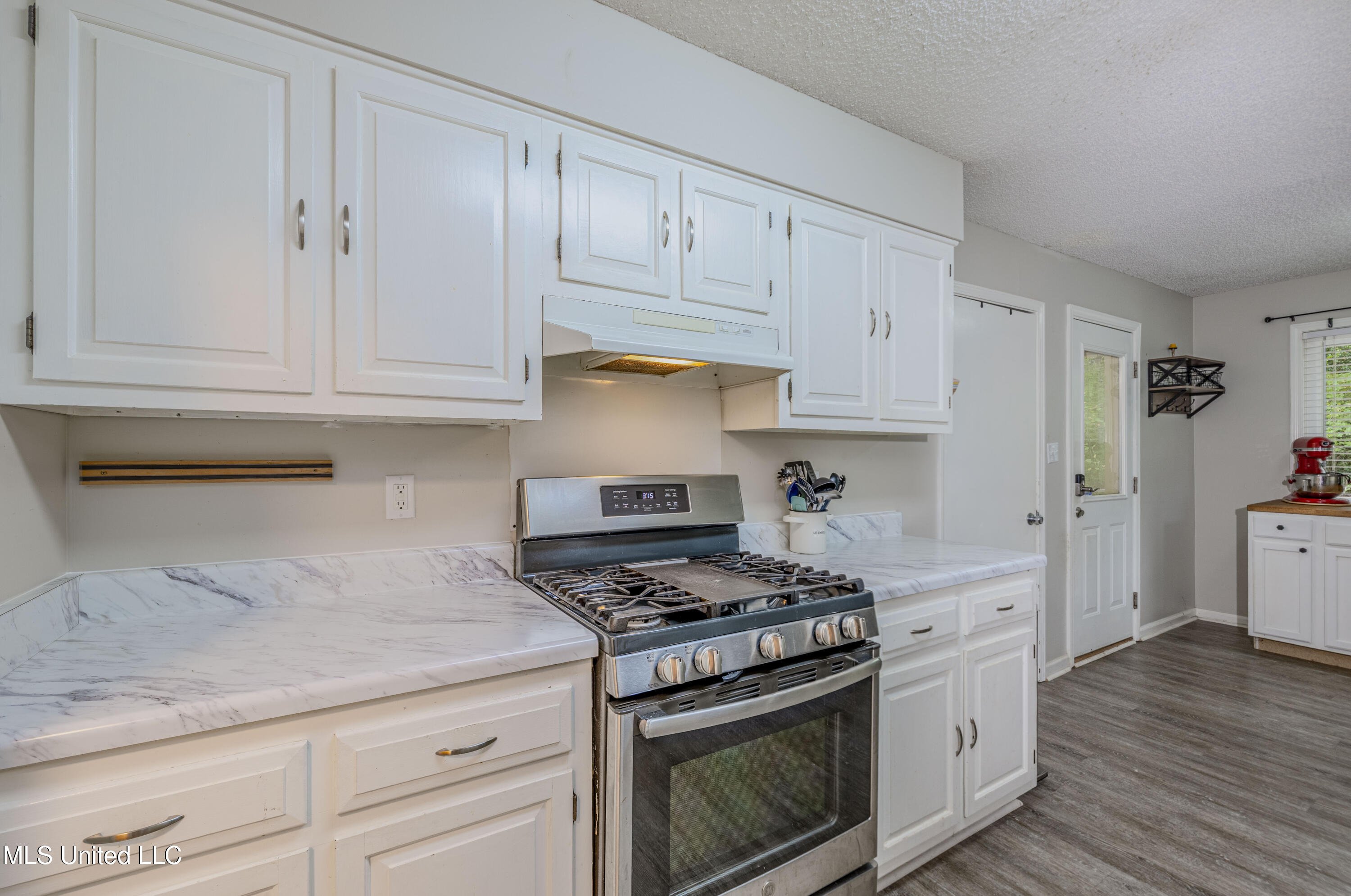 113 Brookside Drive Property Photo 6