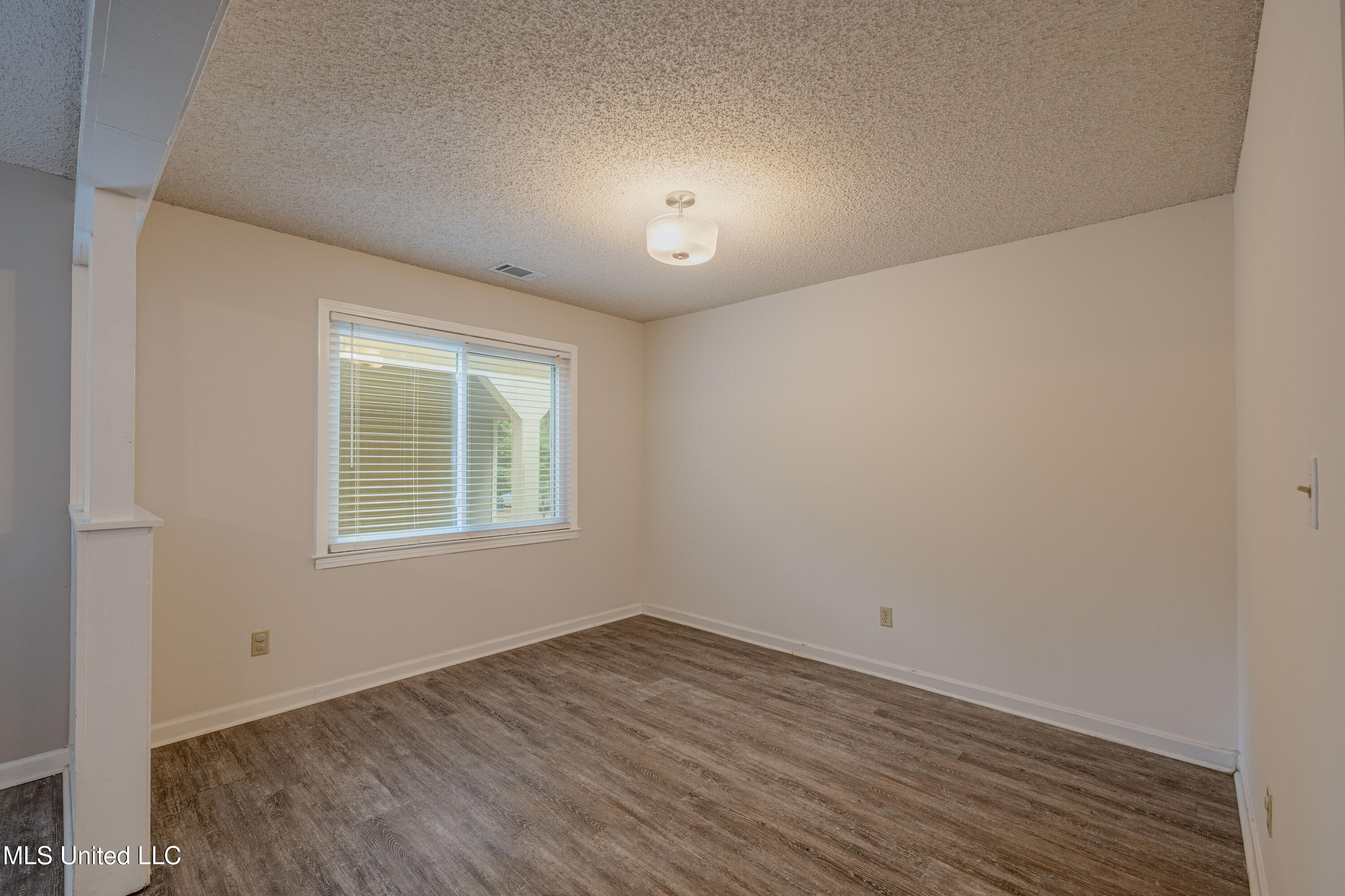 113 Brookside Drive Property Photo 9