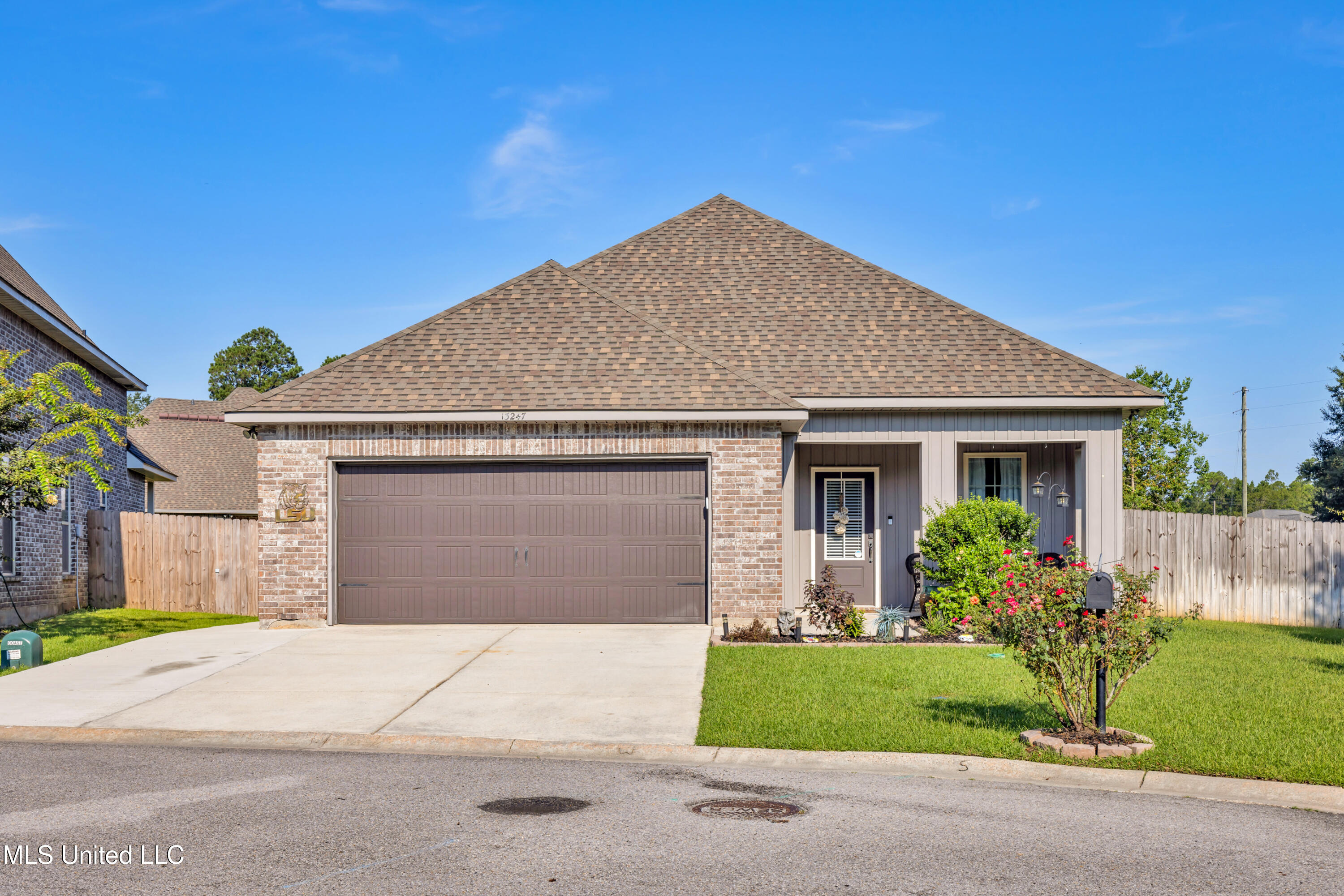 13247 Riverside Cove Property Photo 1