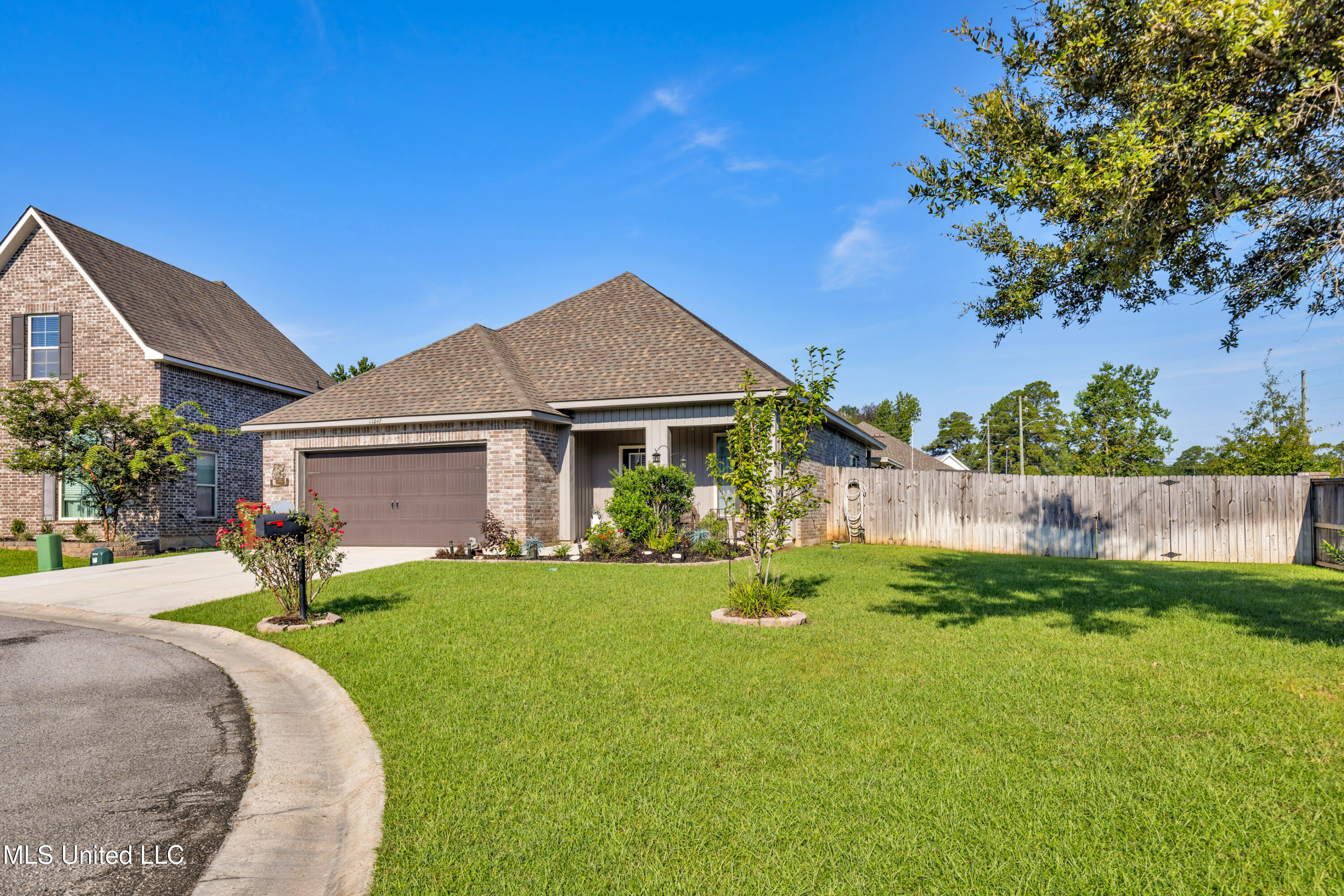 13247 Riverside Cove Property Photo 3