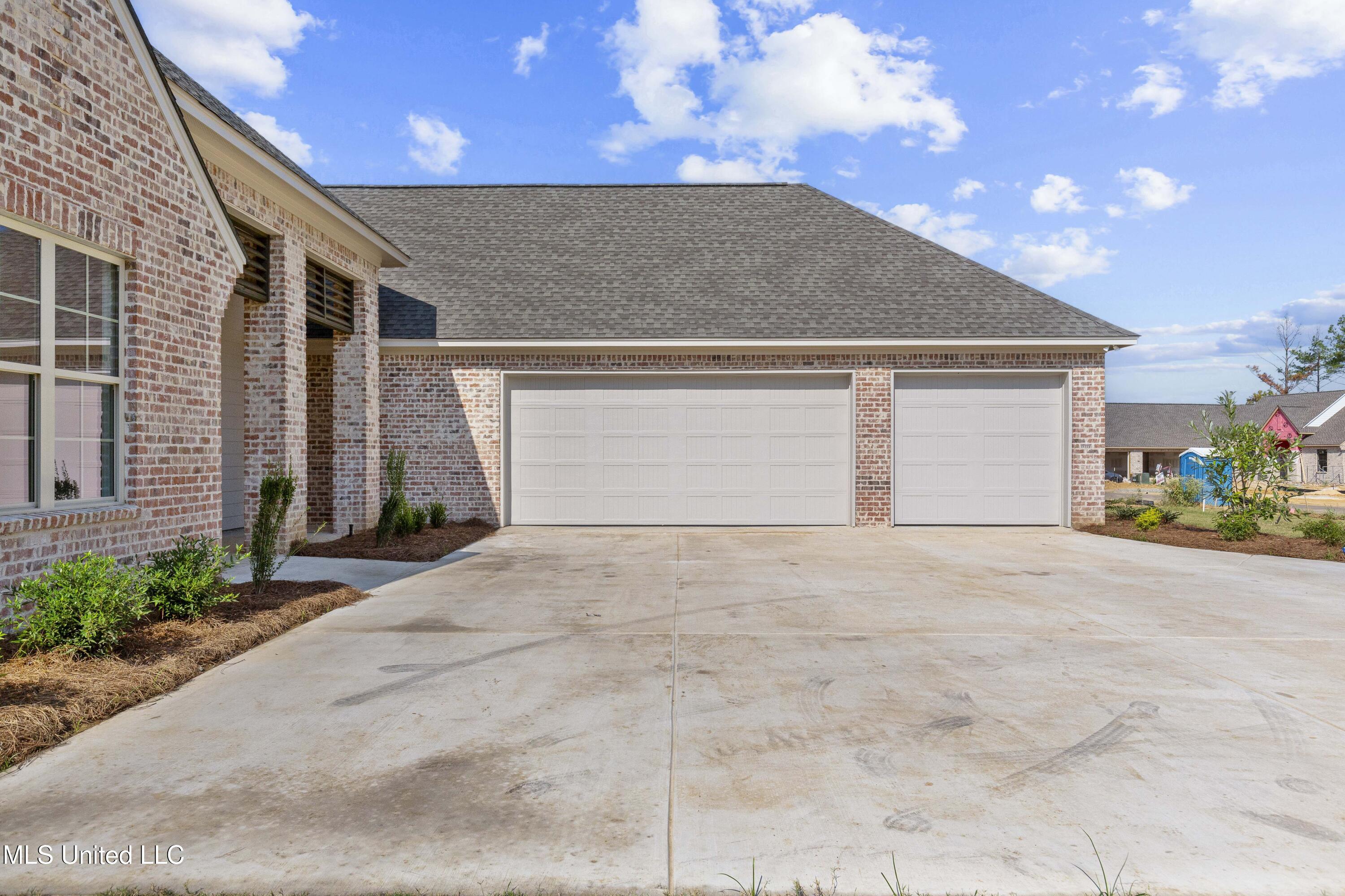 370 Wellstone Place Property Photo 3