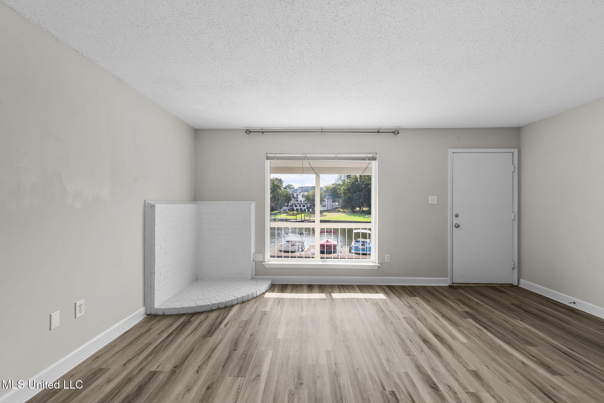 550 Post Road Property Photo 4