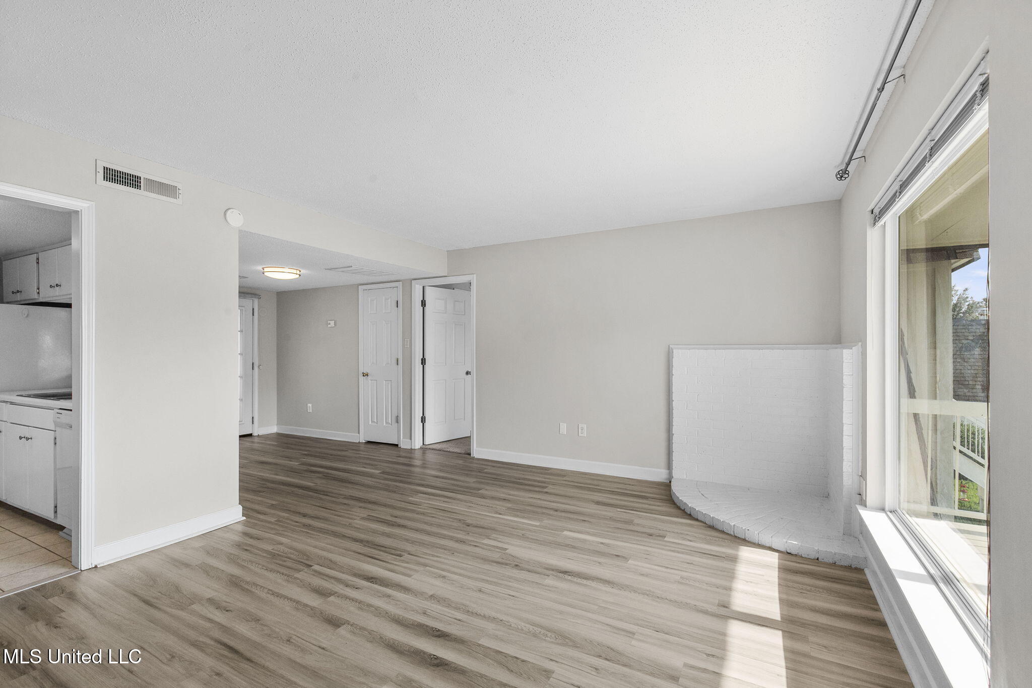 550 Post Road Property Photo 7