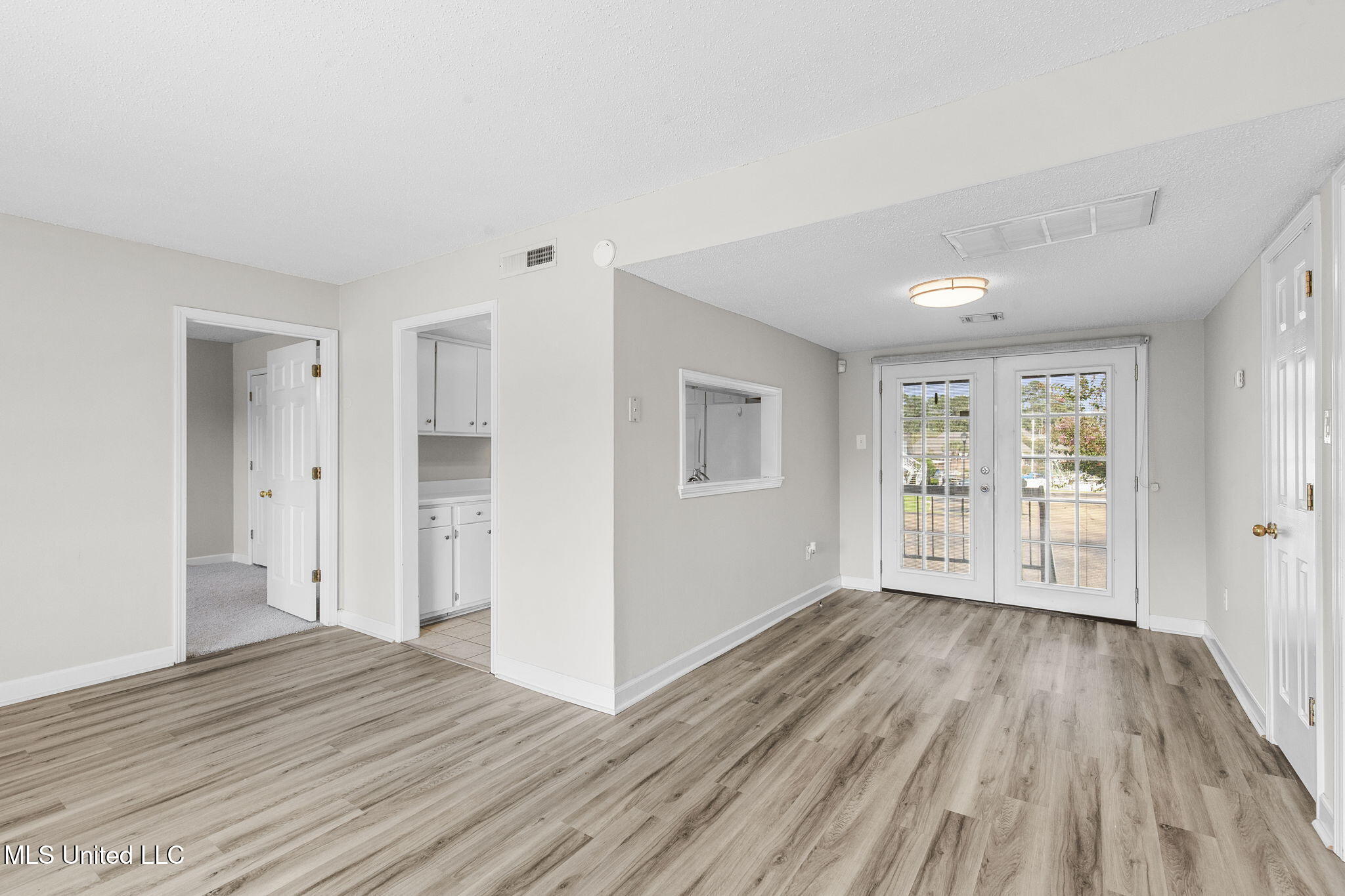 550 Post Road Property Photo 8