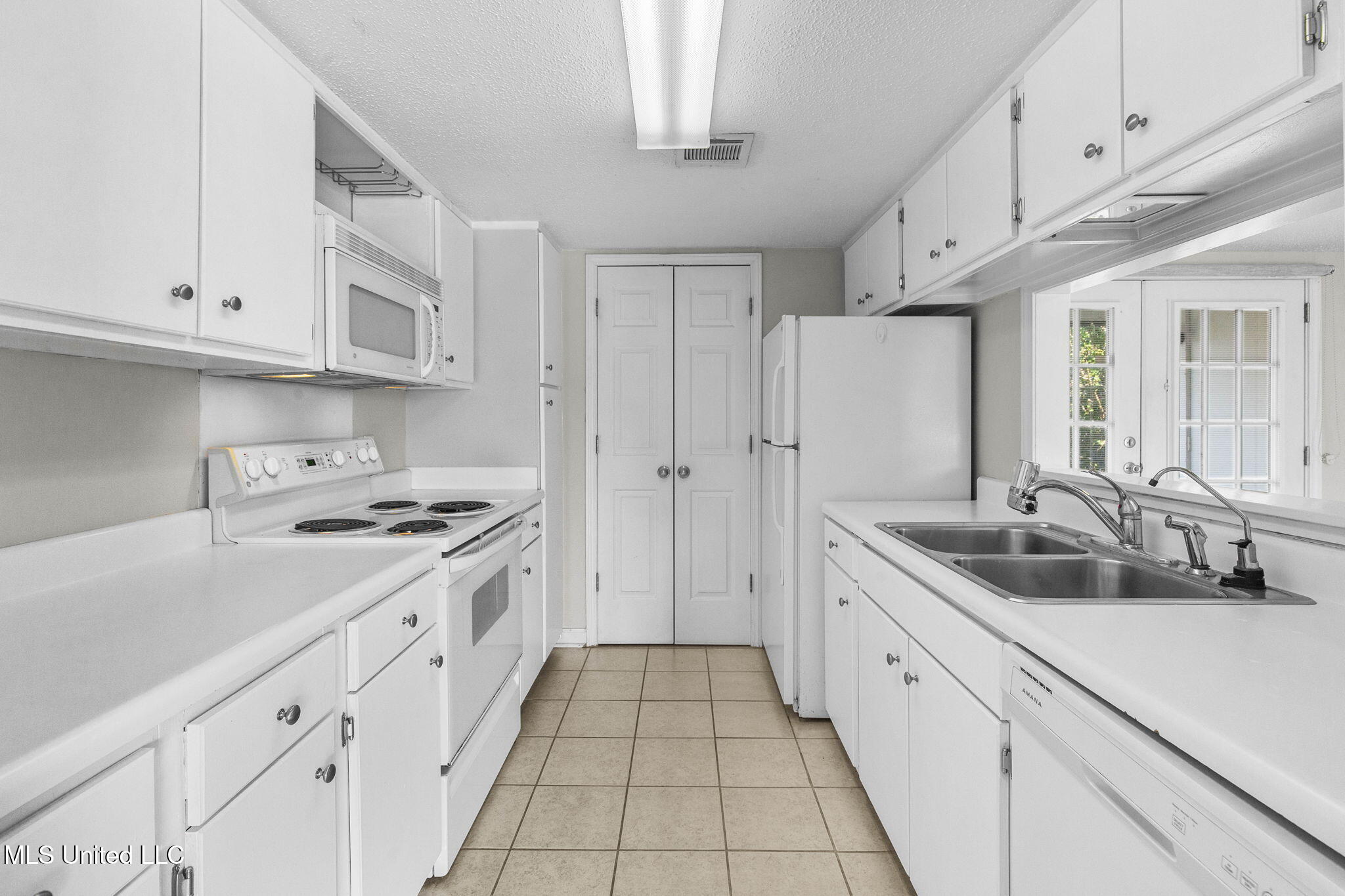 550 Post Road Property Photo 10