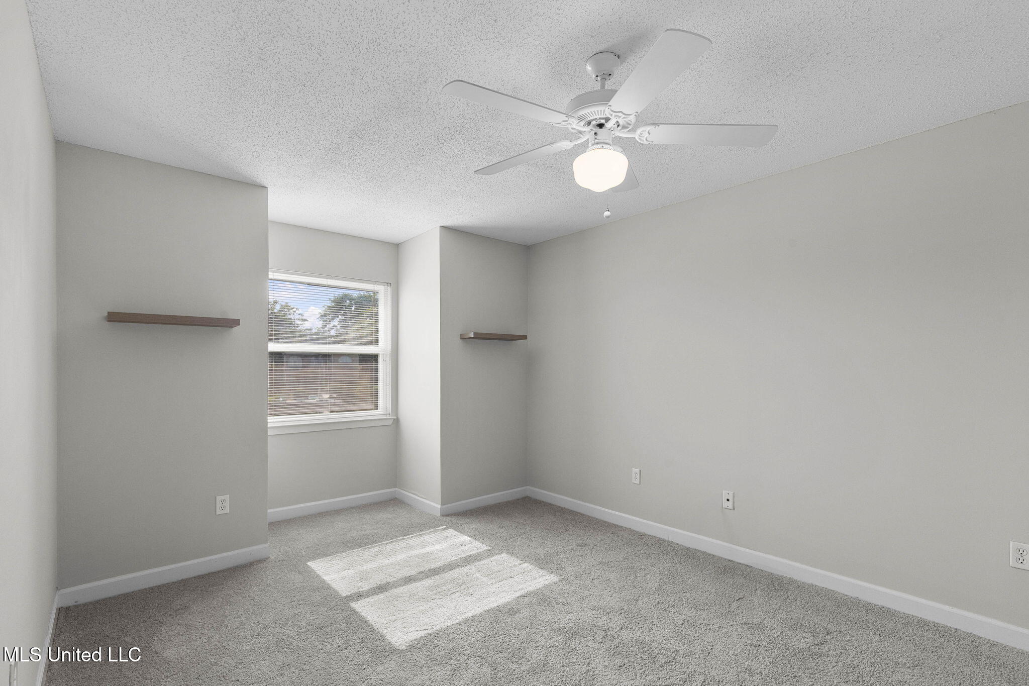 550 Post Road Property Photo 14