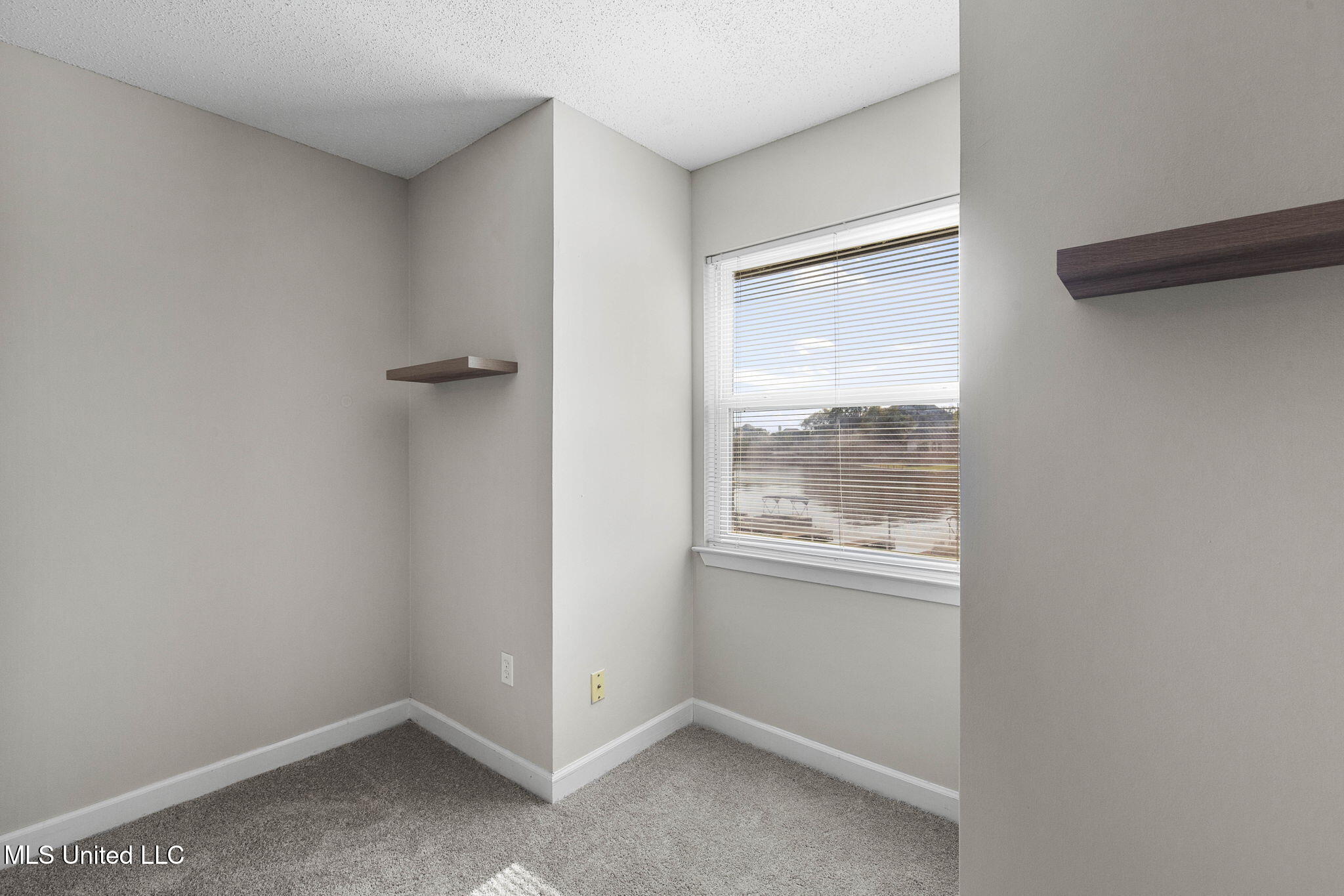 550 Post Road Property Photo 15