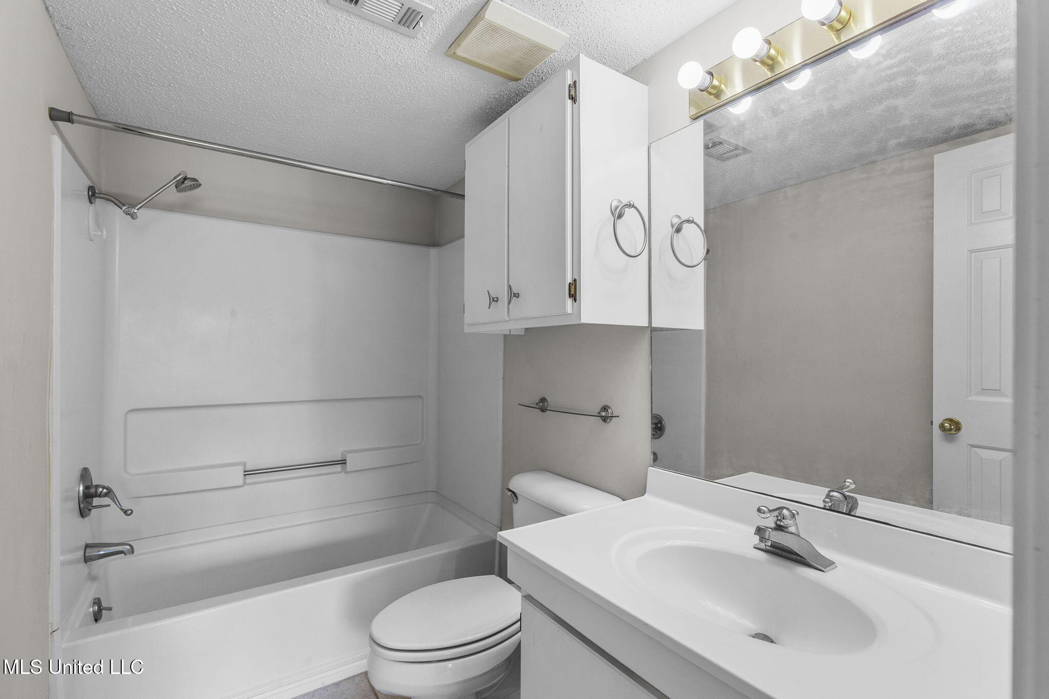550 Post Road Property Photo 16