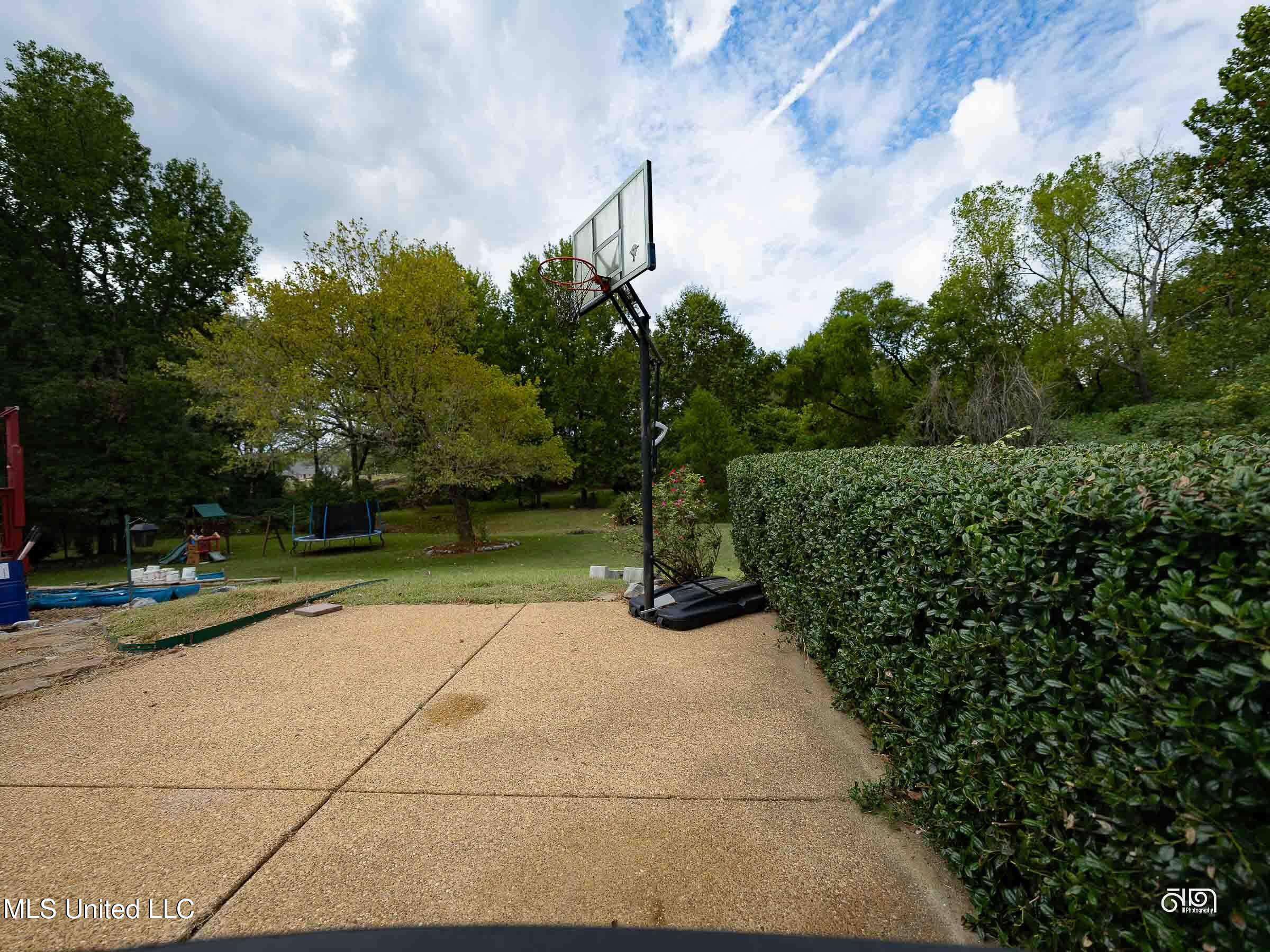 7624 N Rigmoore Pt. N Point Property Photo 2