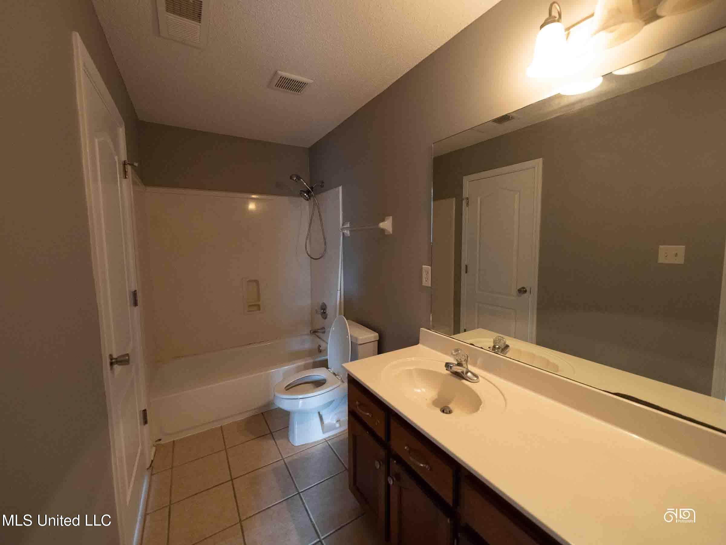 7624 N Rigmoore Pt. N Point Property Photo 10