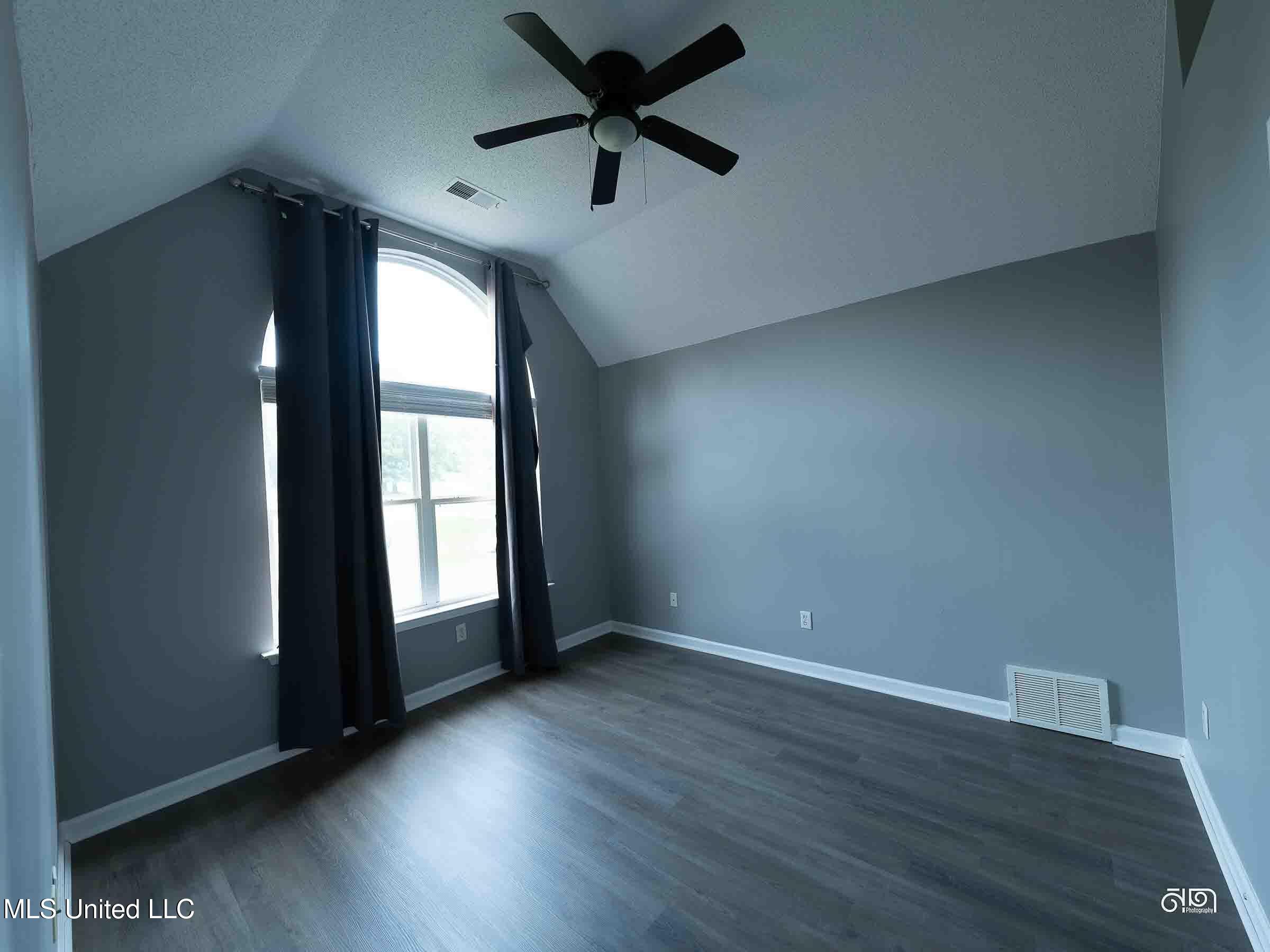 7624 N Rigmoore Pt. N Point Property Photo 11