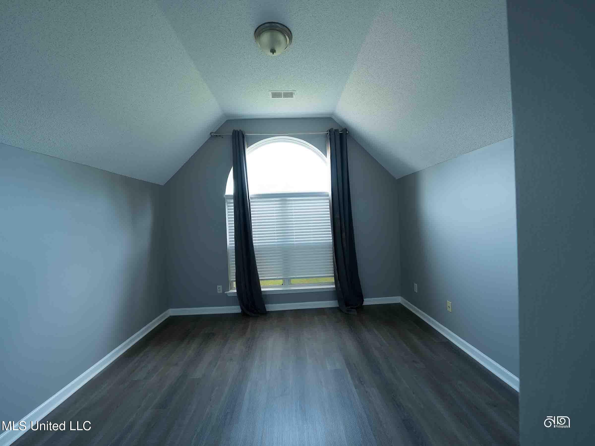 7624 N Rigmoore Pt. N Point Property Photo 12