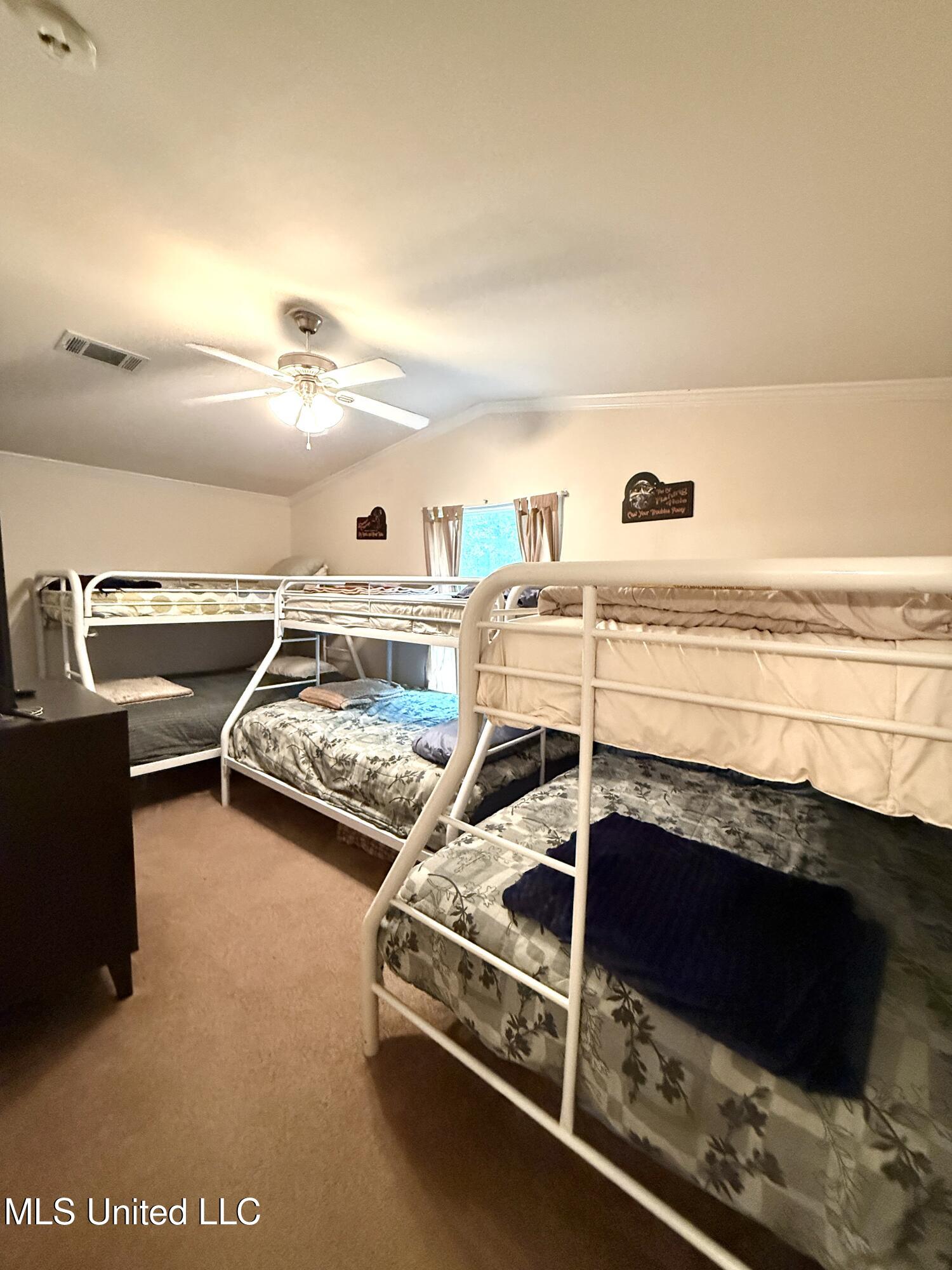 586 Se Hancock Road Property Photo 14