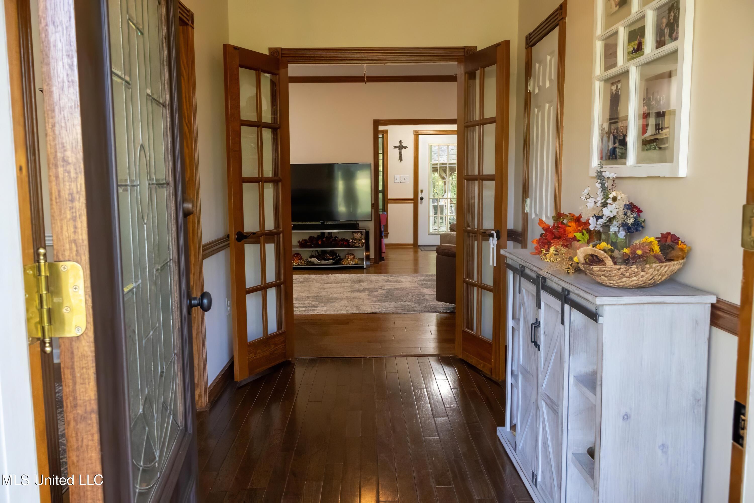 109 Falcon Ridge Drive Property Photo 2
