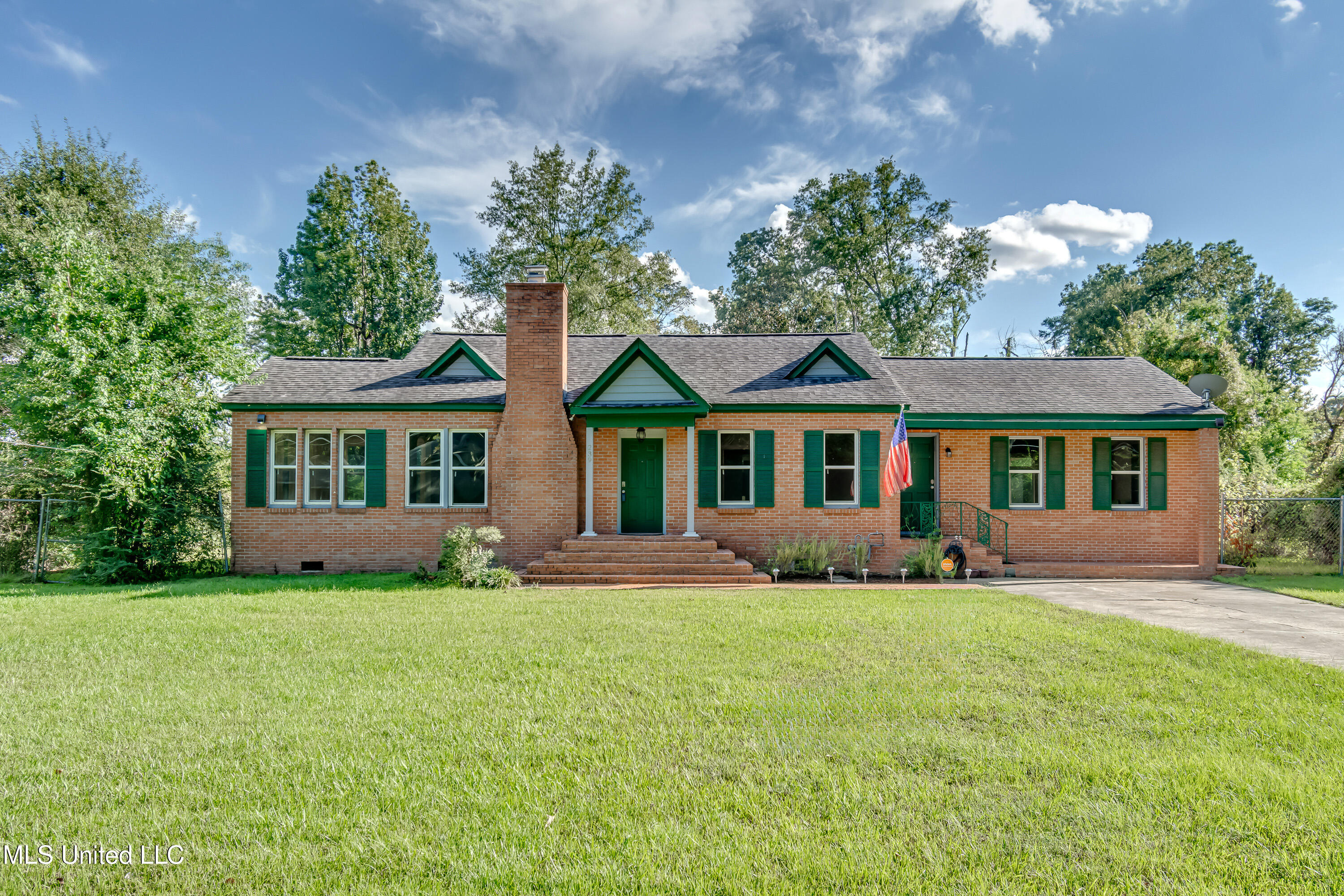 239 Fernwood Drive Property Photo 1